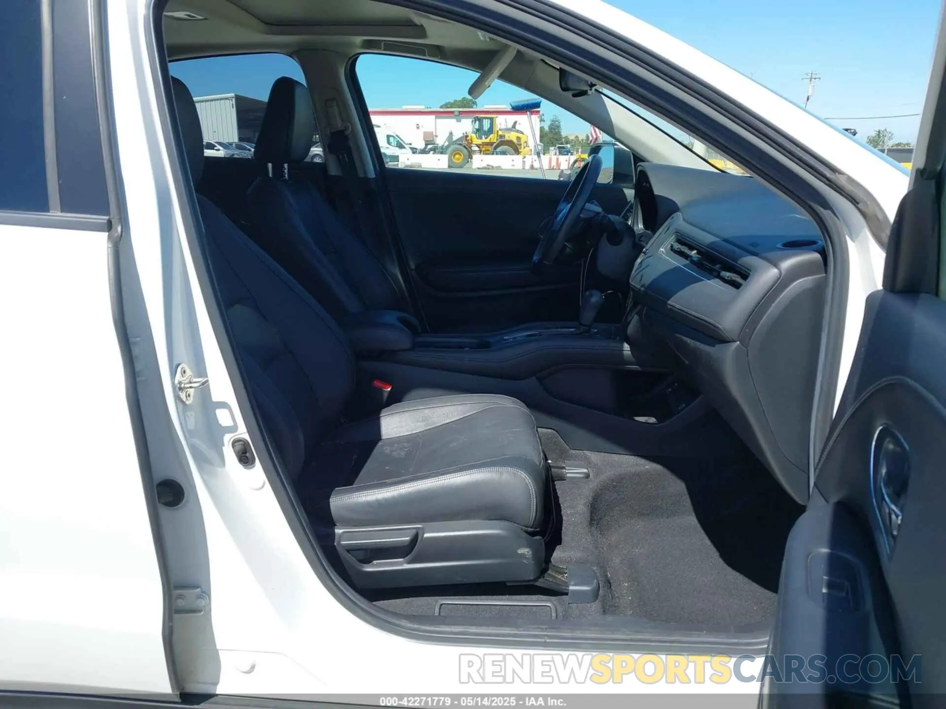 5 Photograph of a damaged car 3CZRU5H71KM712778 HONDA HR-V 2019