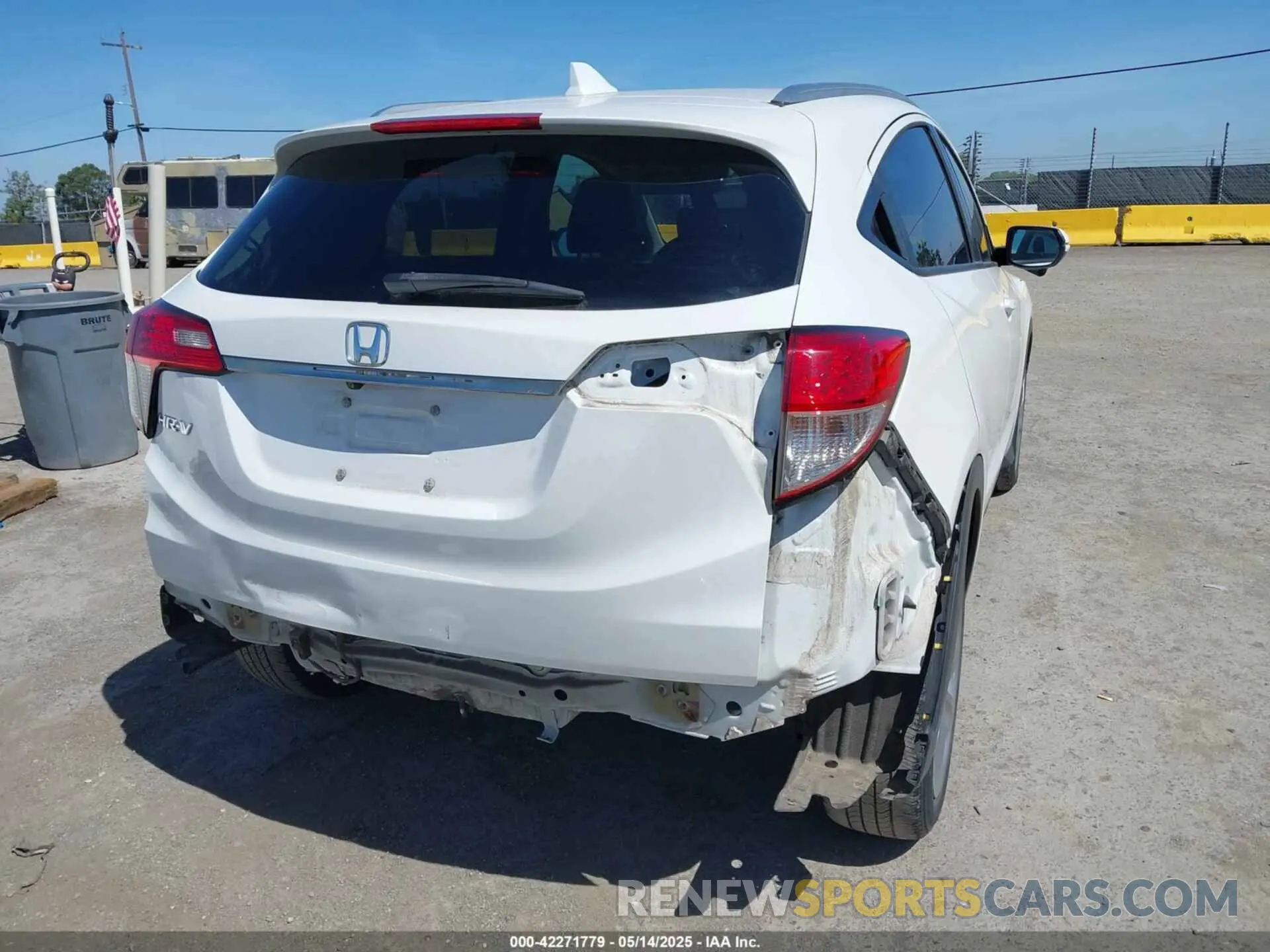 6 Photograph of a damaged car 3CZRU5H71KM712778 HONDA HR-V 2019