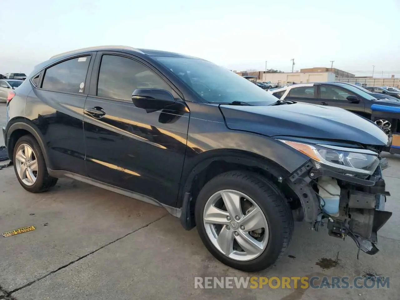 4 Photograph of a damaged car 3CZRU5H72KM709324 HONDA HR-V 2019