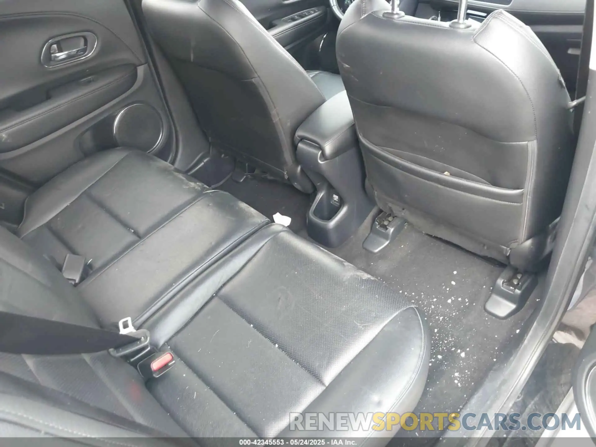 8 Photograph of a damaged car 3CZRU5H73KM722941 HONDA HR-V 2019