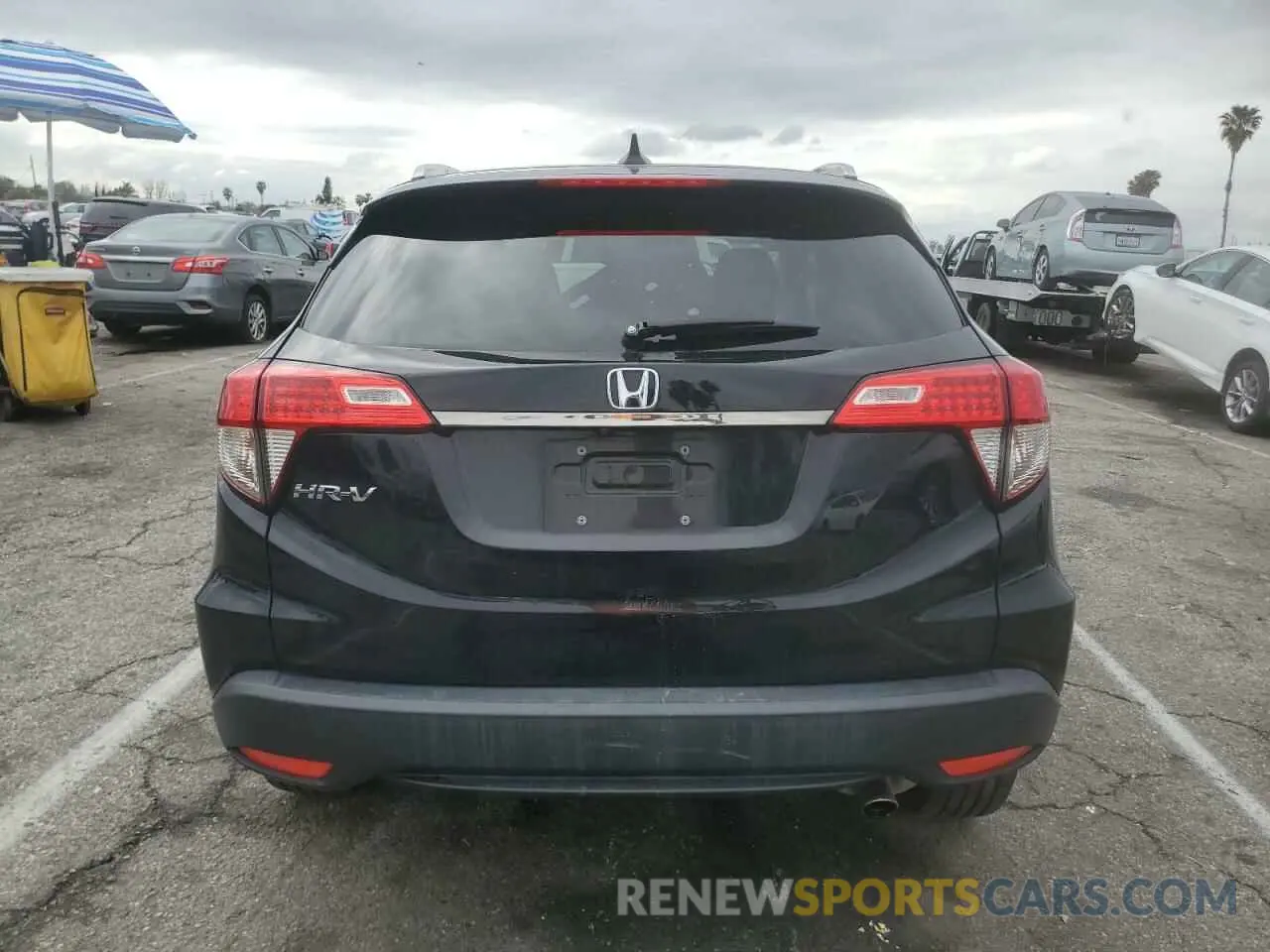 6 Photograph of a damaged car 3CZRU5H75KM711858 HONDA HR-V 2019