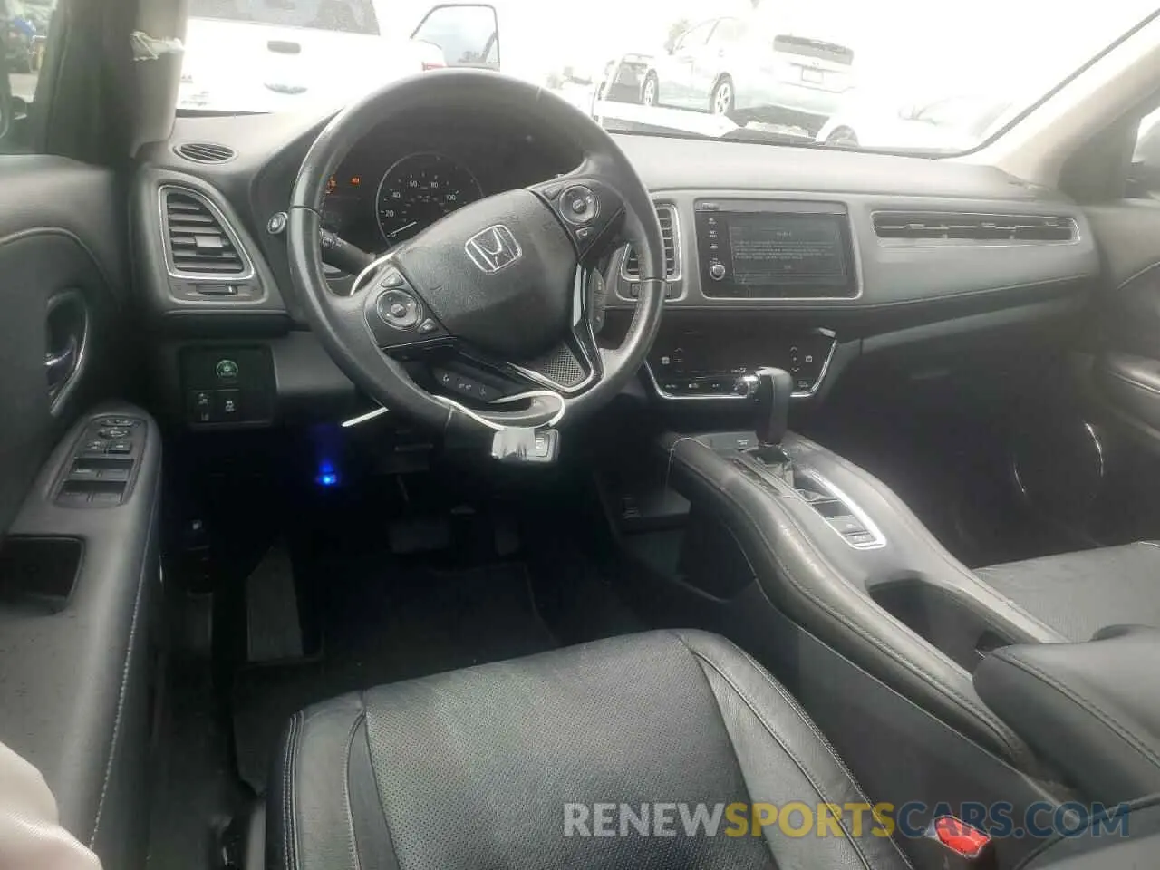 8 Photograph of a damaged car 3CZRU5H75KM711858 HONDA HR-V 2019