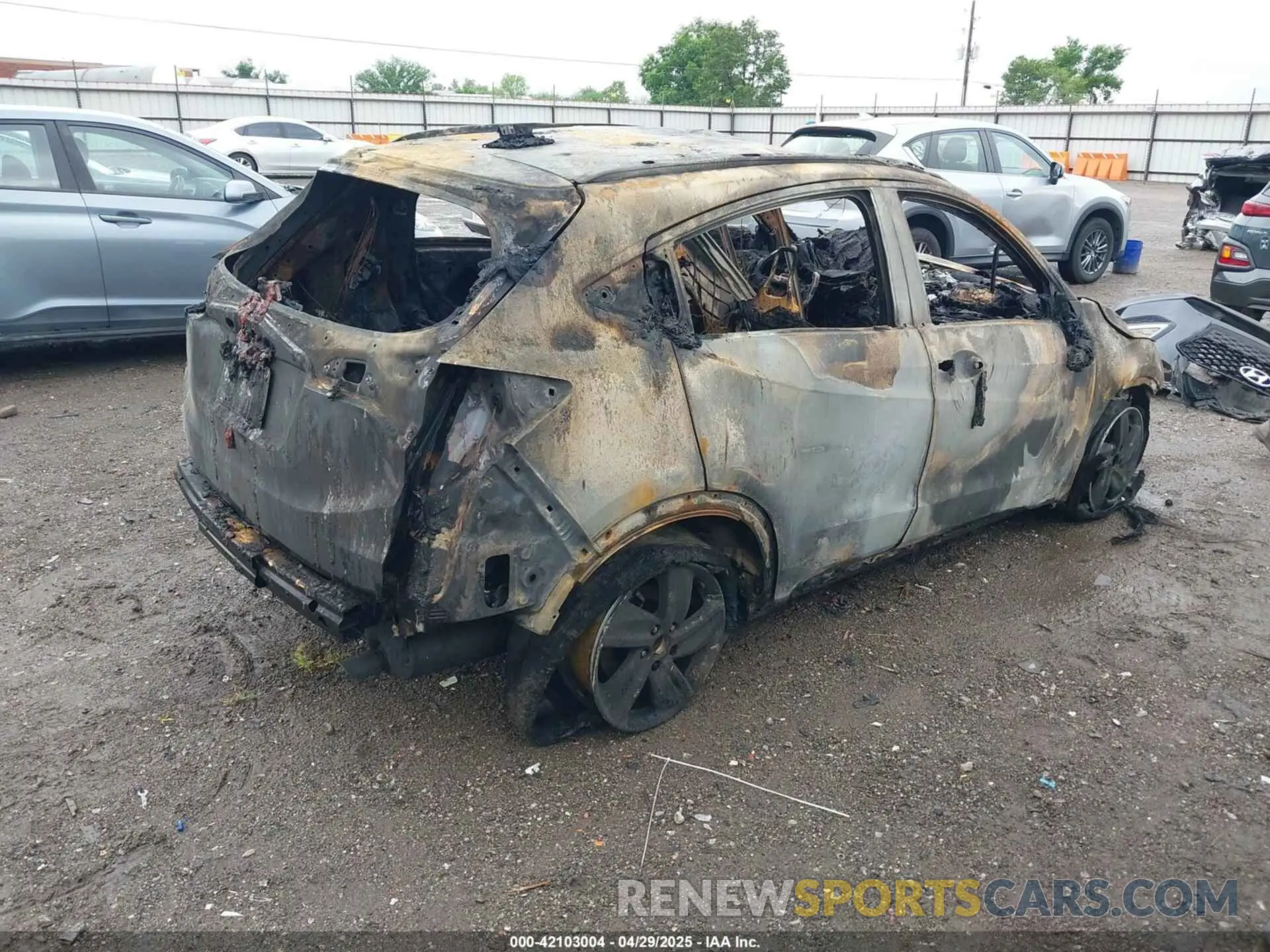 4 Photograph of a damaged car 3CZRU5H75KM714288 HONDA HR-V 2019