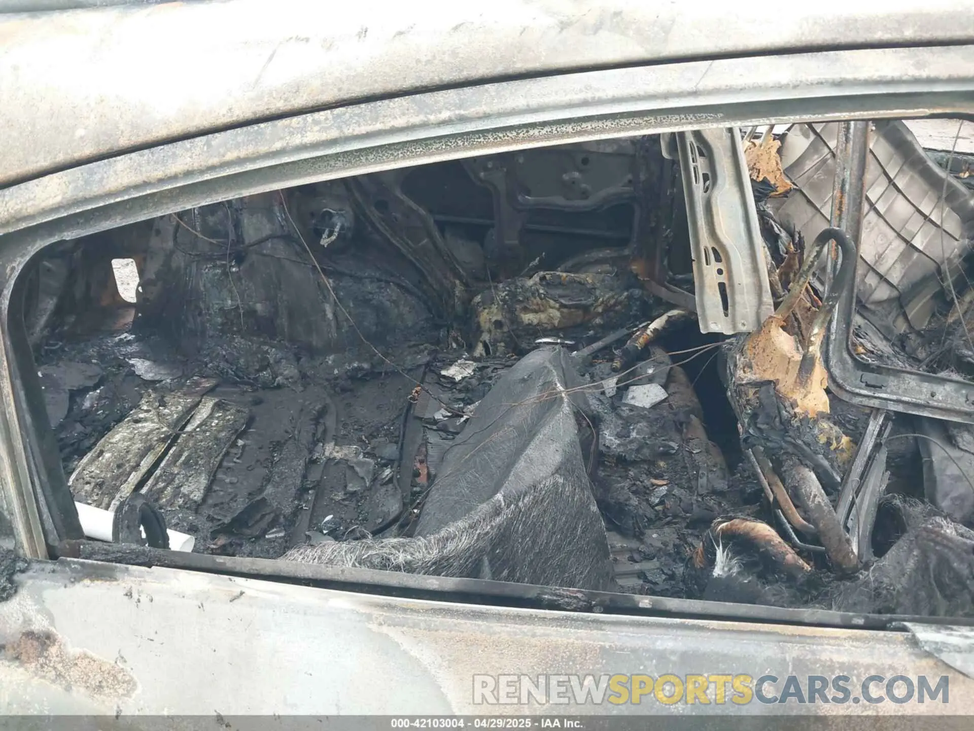 8 Photograph of a damaged car 3CZRU5H75KM714288 HONDA HR-V 2019