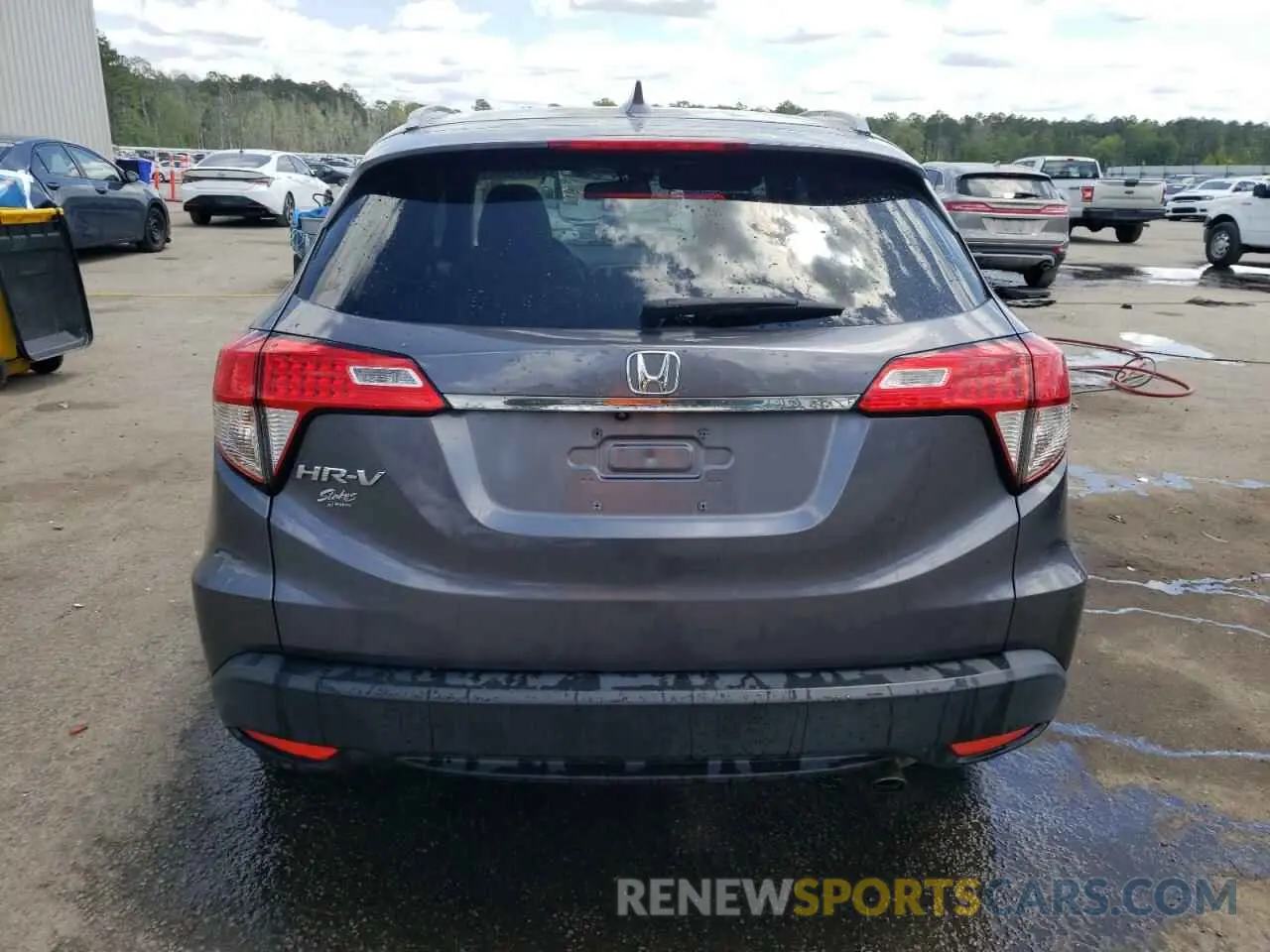6 Photograph of a damaged car 3CZRU5H78KM705956 HONDA HR-V 2019