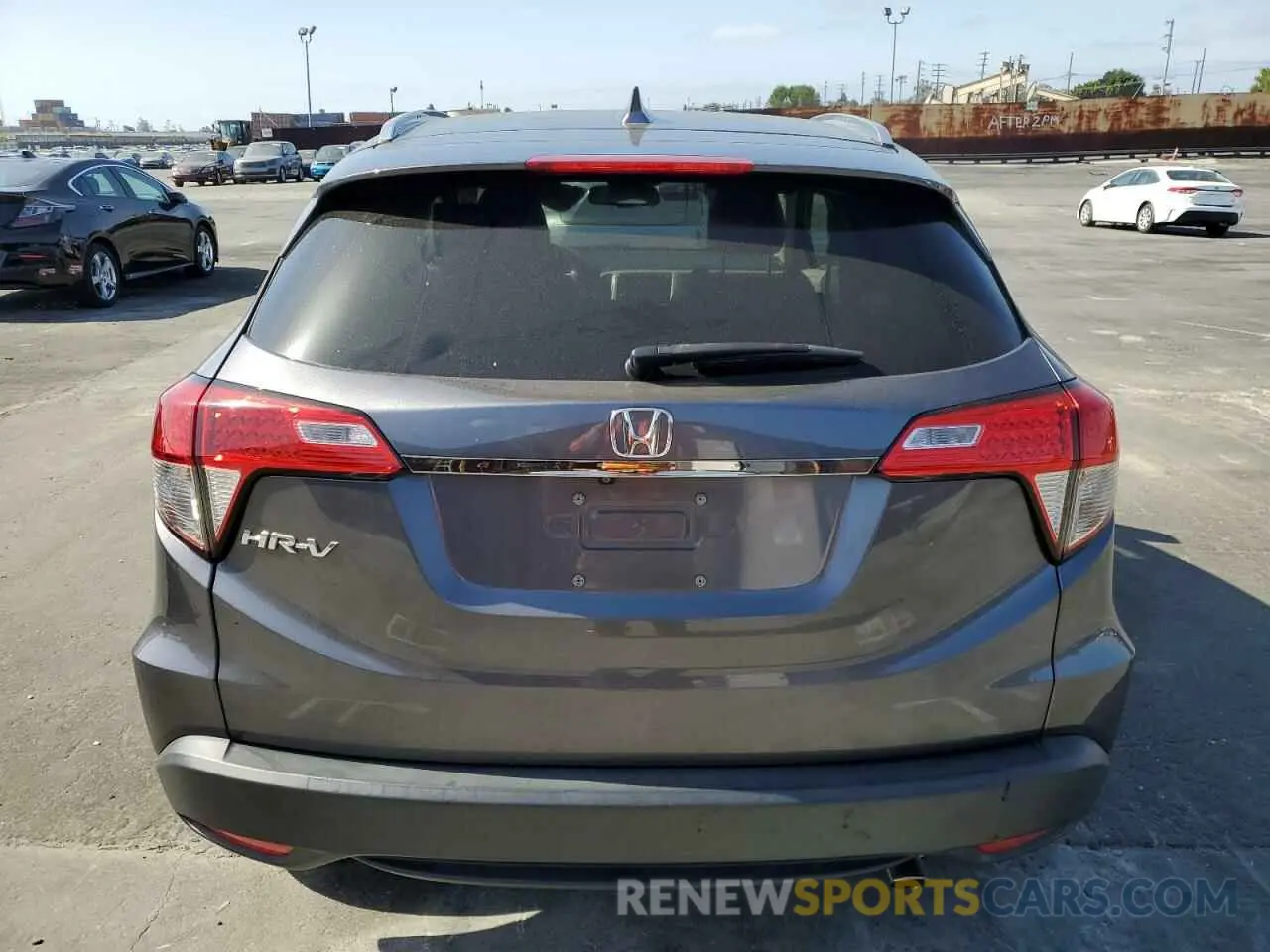6 Photograph of a damaged car 3CZRU5H79KM712298 HONDA HR-V 2019