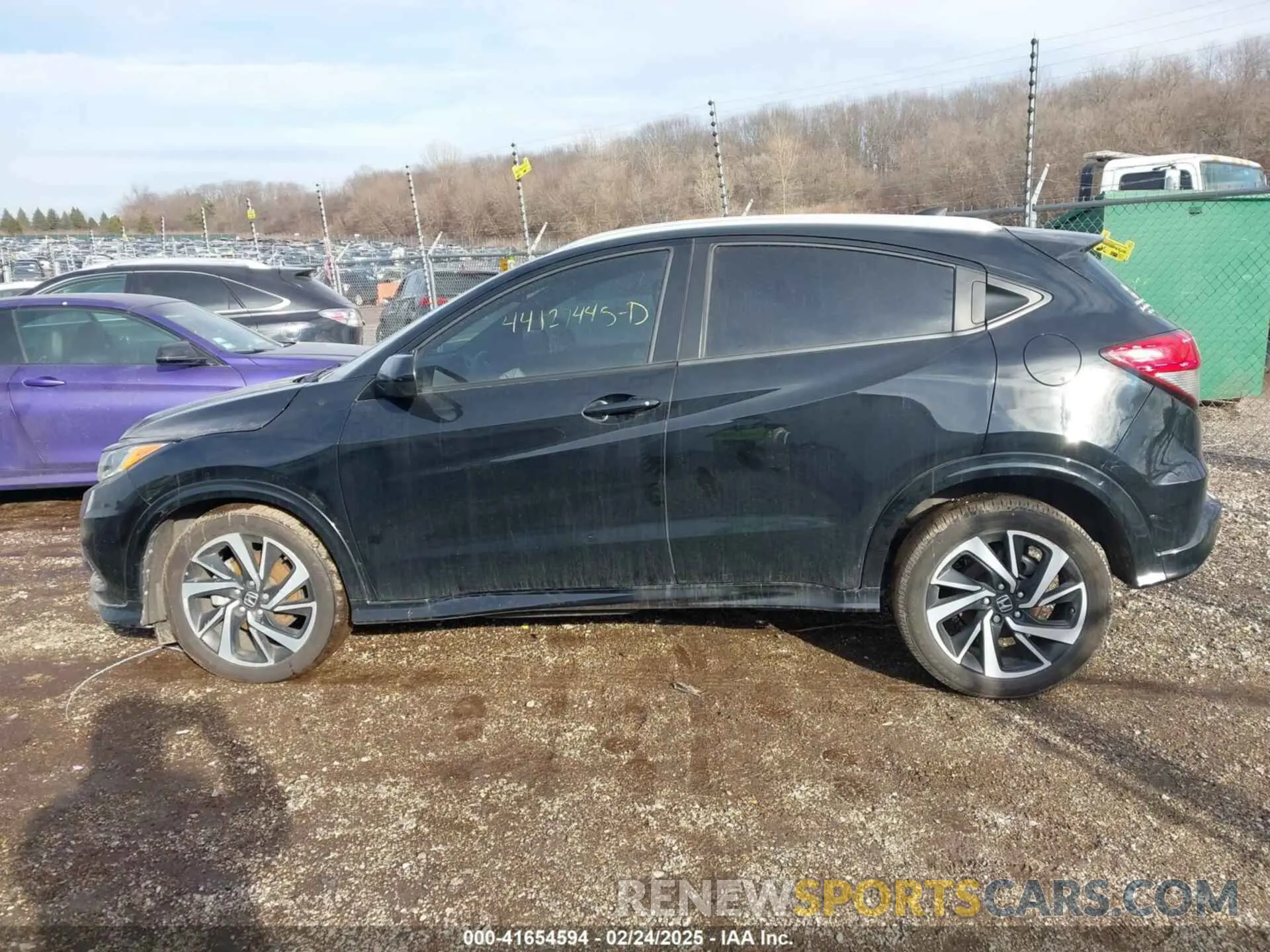 14 Photograph of a damaged car 3CZRU6H10KG723416 HONDA HR-V 2019