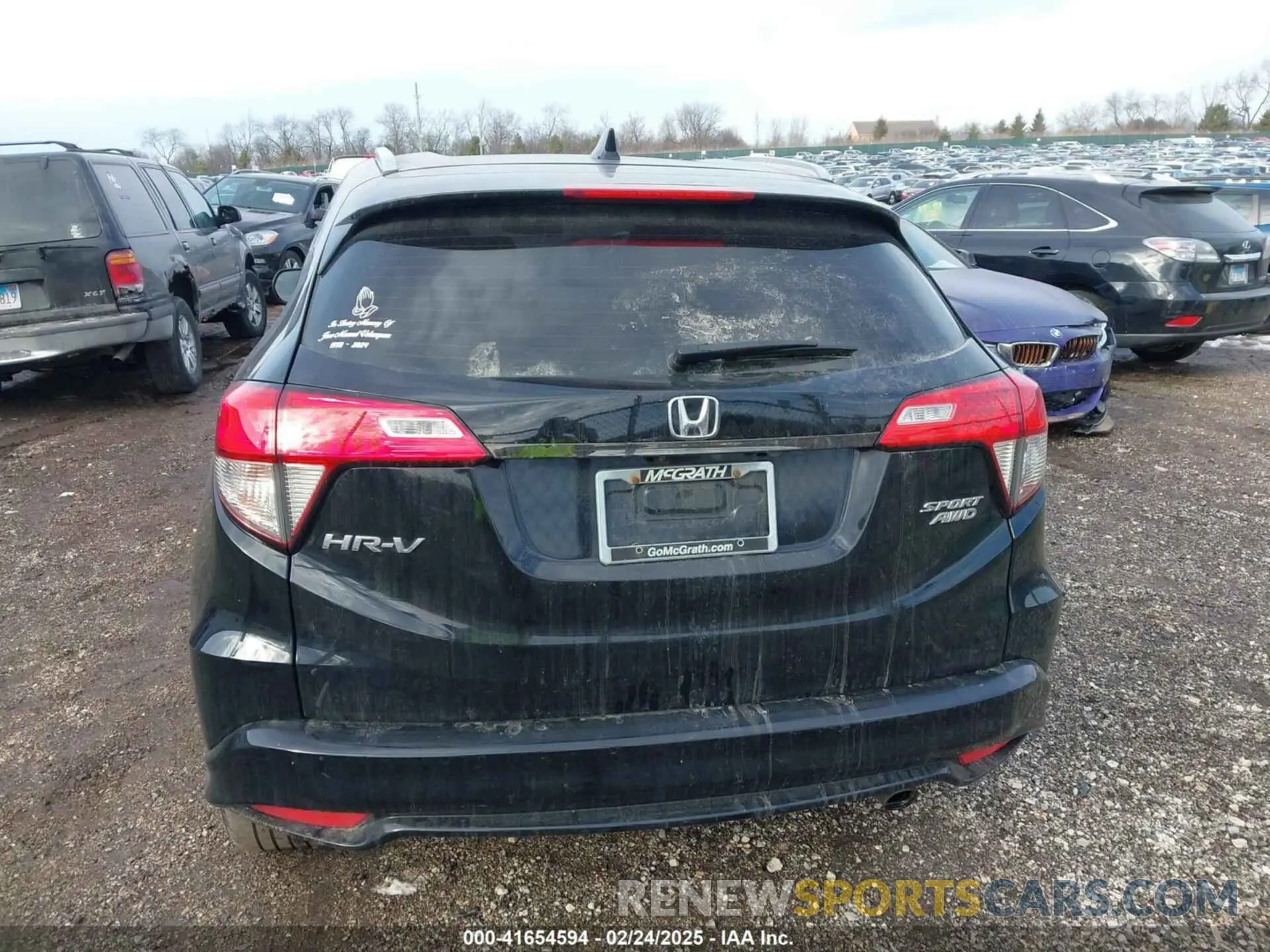 16 Photograph of a damaged car 3CZRU6H10KG723416 HONDA HR-V 2019