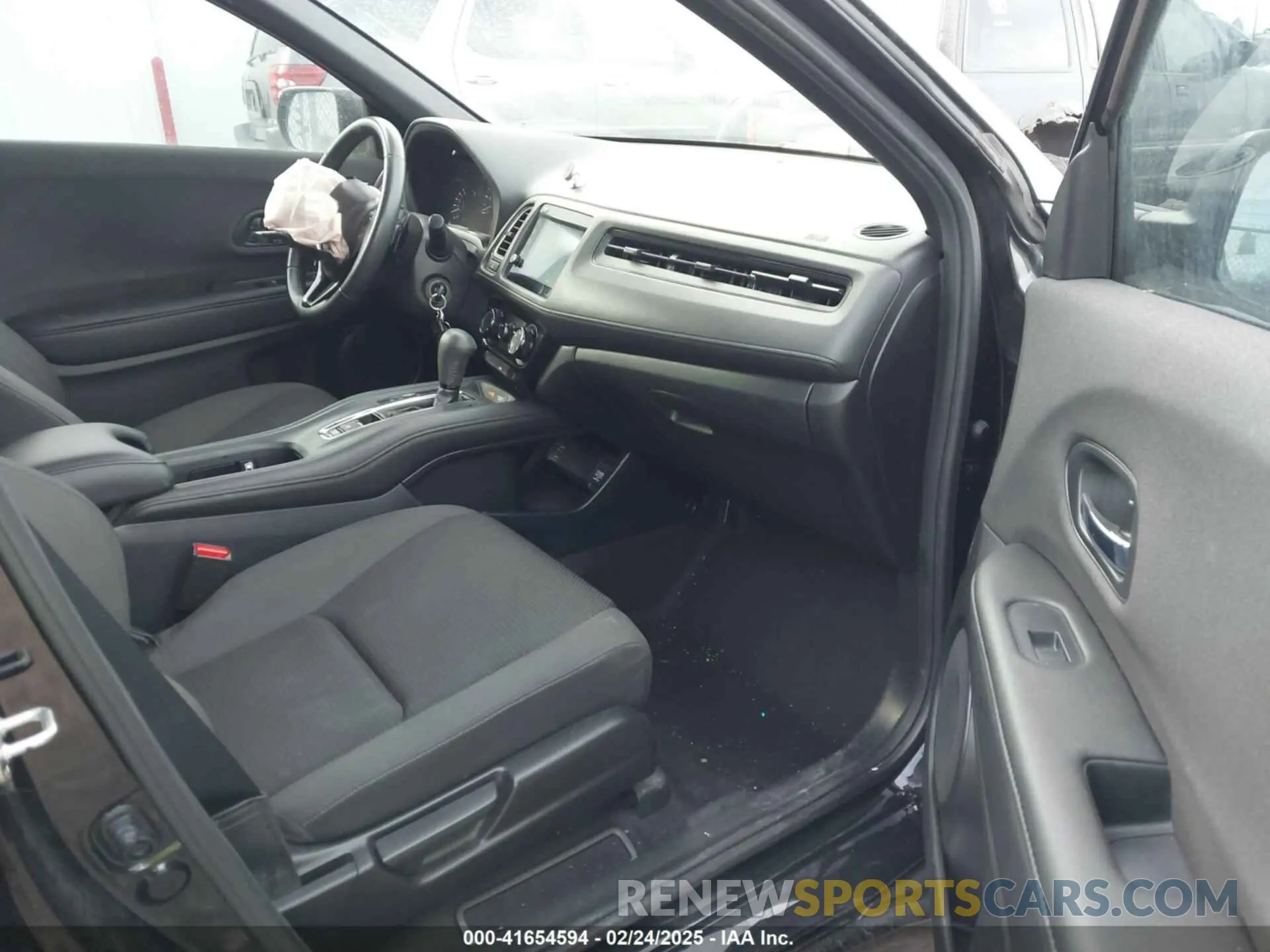5 Photograph of a damaged car 3CZRU6H10KG723416 HONDA HR-V 2019