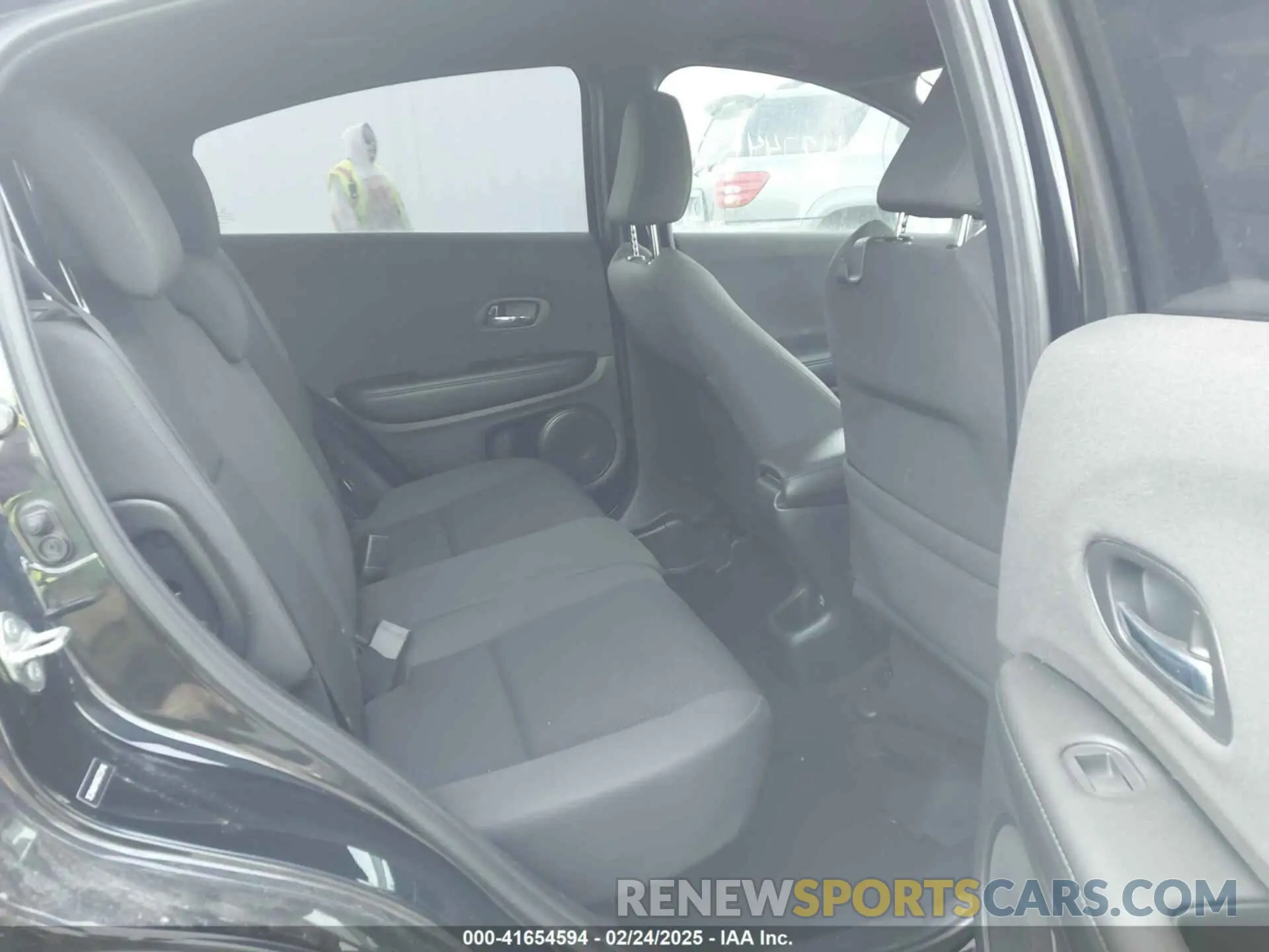 8 Photograph of a damaged car 3CZRU6H10KG723416 HONDA HR-V 2019