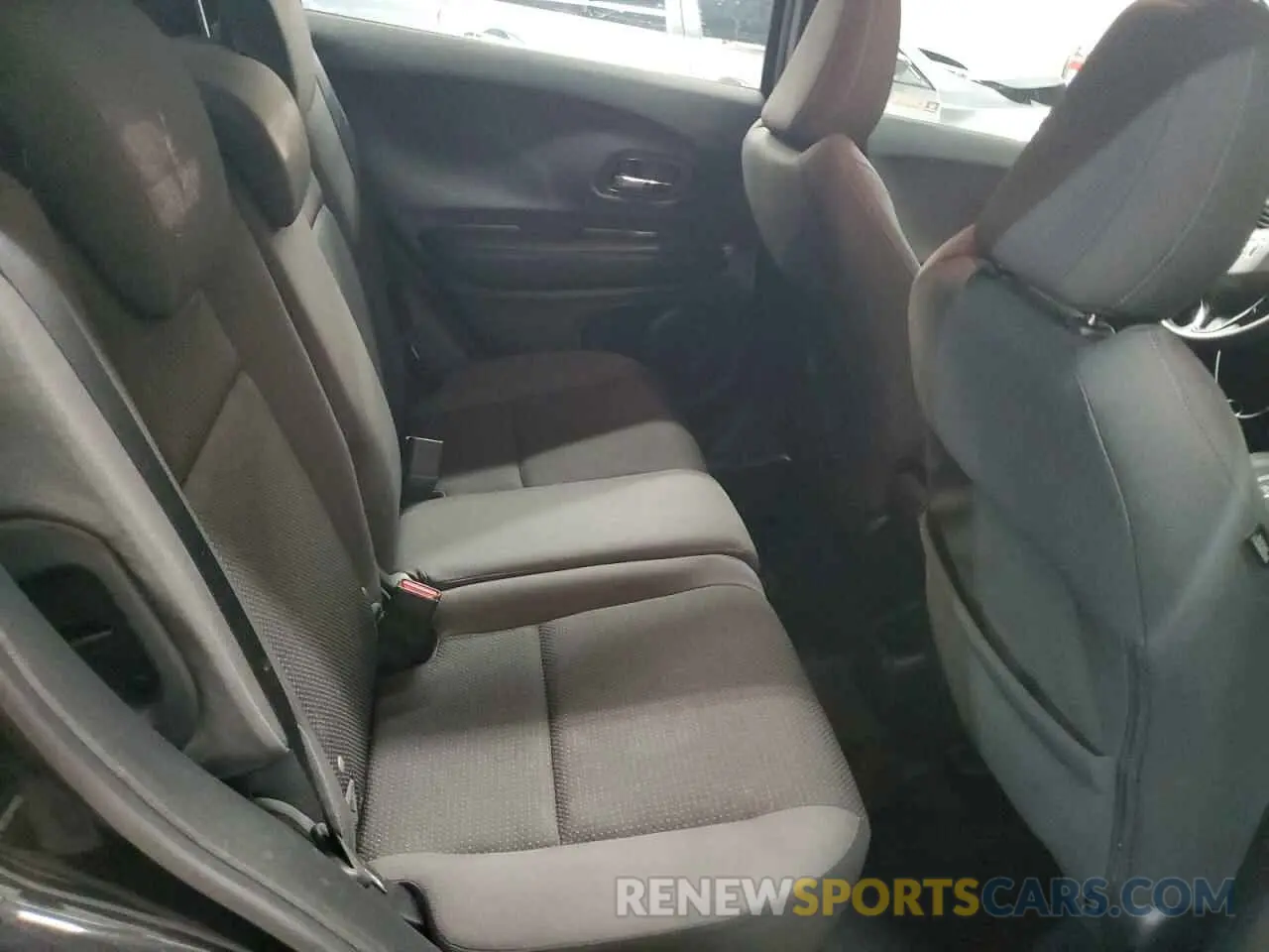 10 Photograph of a damaged car 3CZRU6H10KG729989 HONDA HR-V 2019