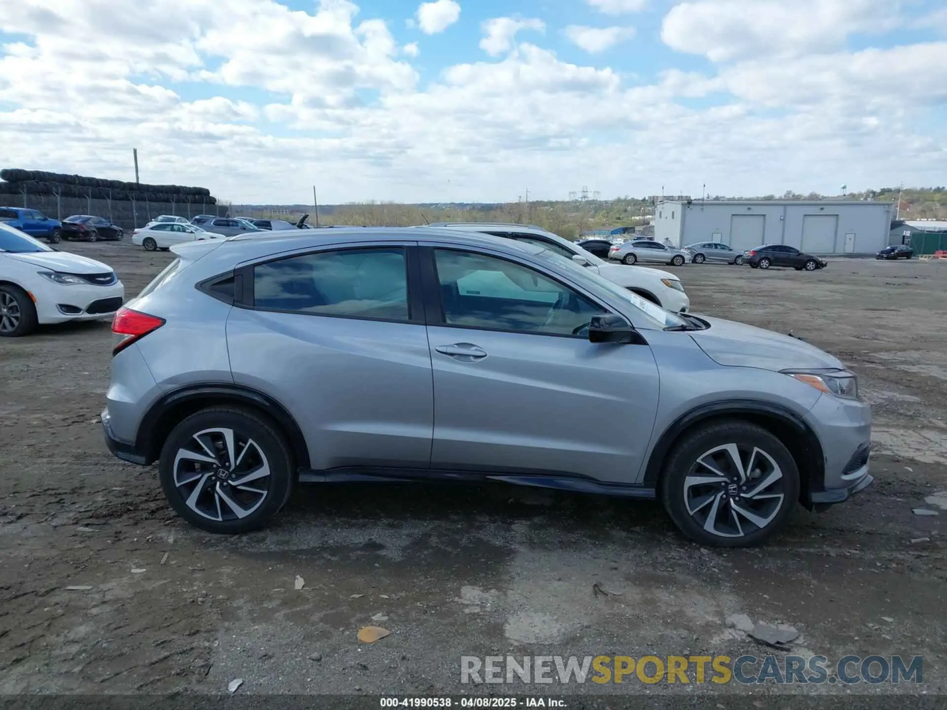13 Photograph of a damaged car 3CZRU6H10KG730835 HONDA HR-V 2019