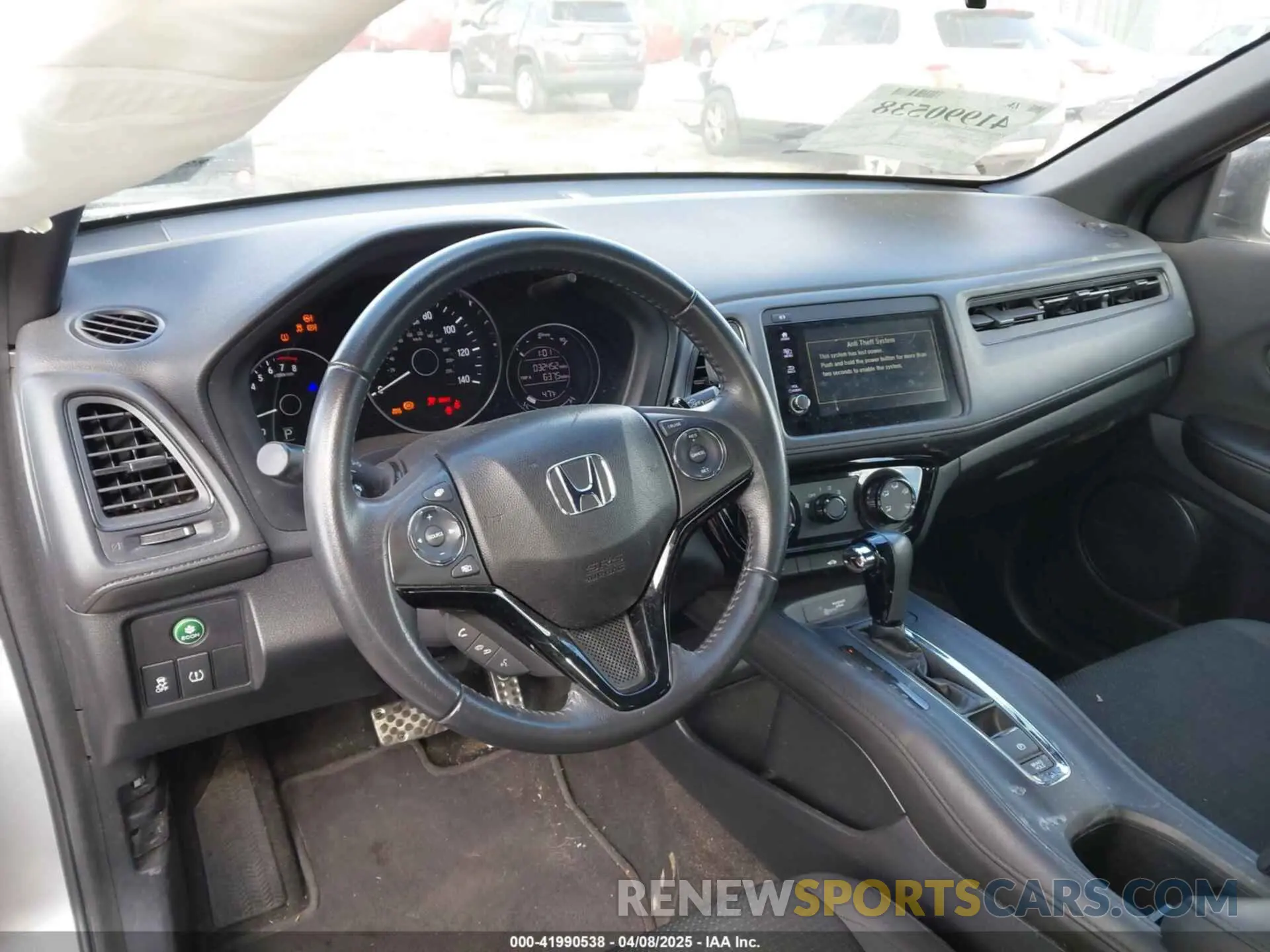 17 Photograph of a damaged car 3CZRU6H10KG730835 HONDA HR-V 2019