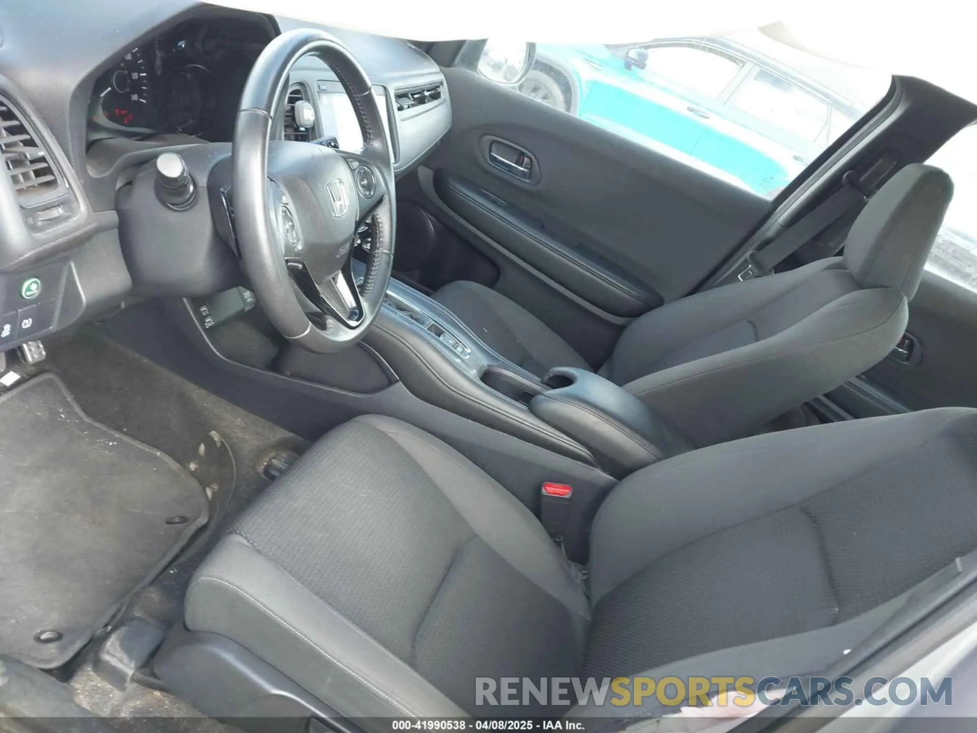18 Photograph of a damaged car 3CZRU6H10KG730835 HONDA HR-V 2019