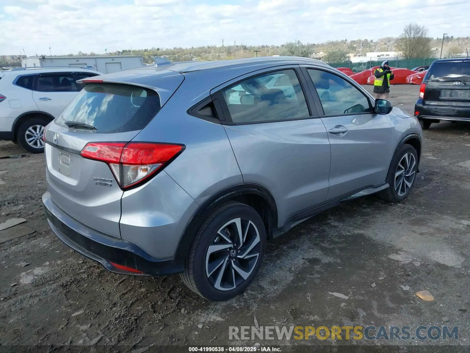 4 Photograph of a damaged car 3CZRU6H10KG730835 HONDA HR-V 2019