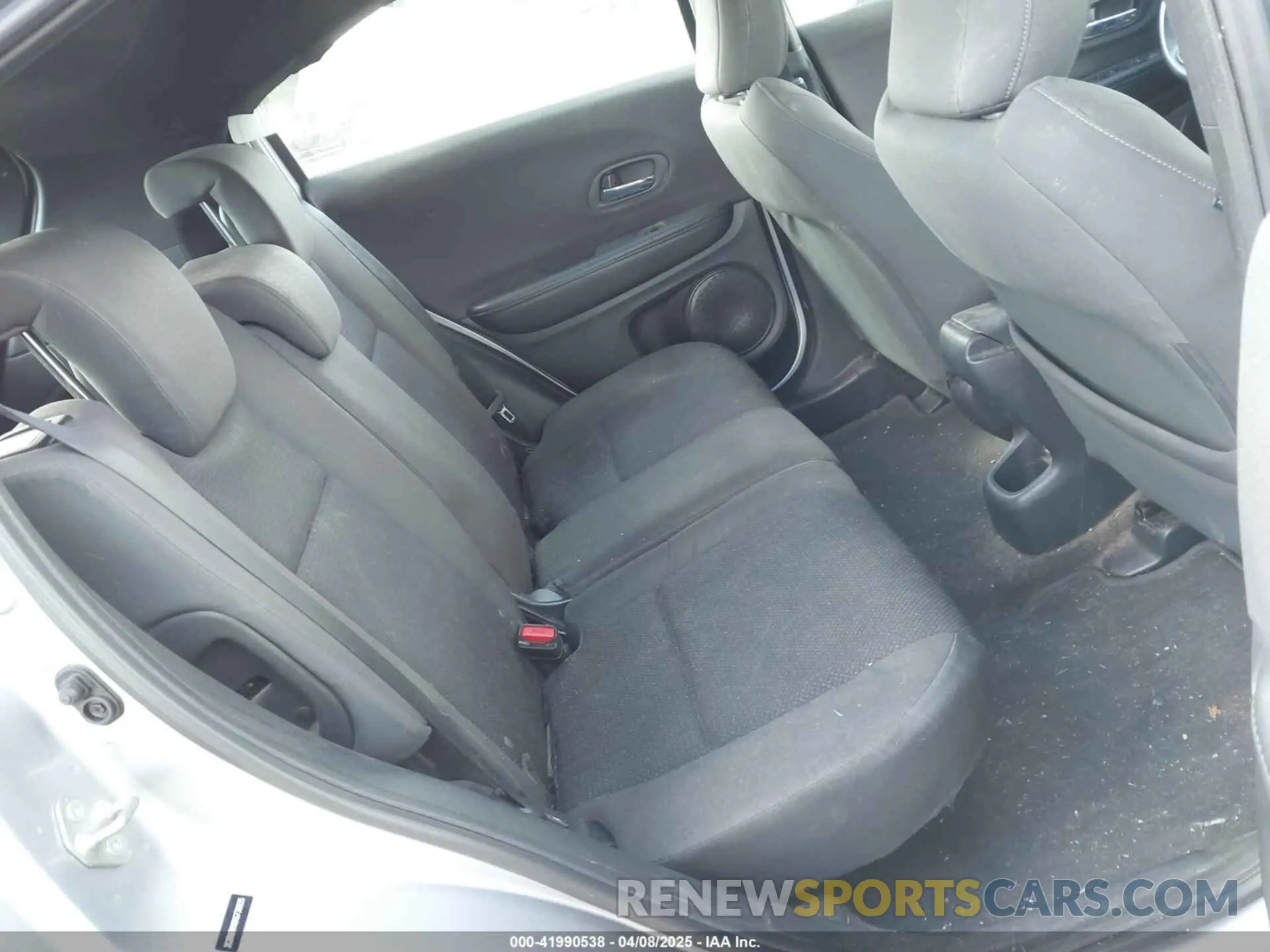 8 Photograph of a damaged car 3CZRU6H10KG730835 HONDA HR-V 2019