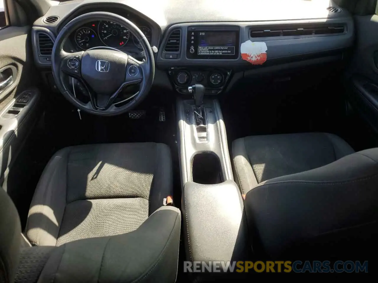 8 Photograph of a damaged car 3CZRU6H10KM709467 HONDA HR-V 2019