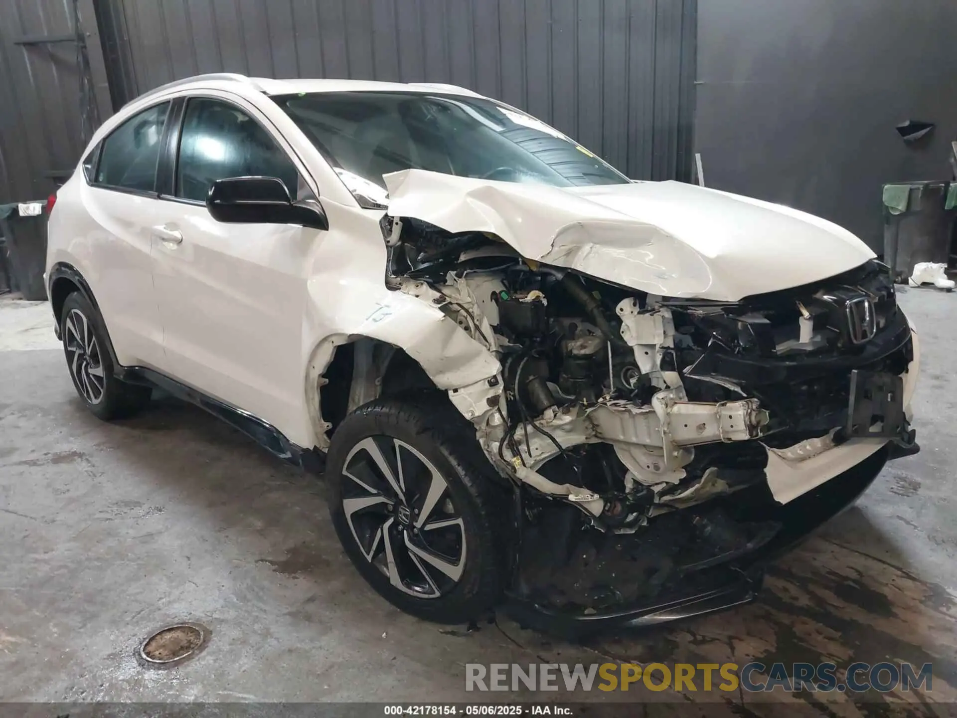 1 Photograph of a damaged car 3CZRU6H10KM736328 HONDA HR-V 2019