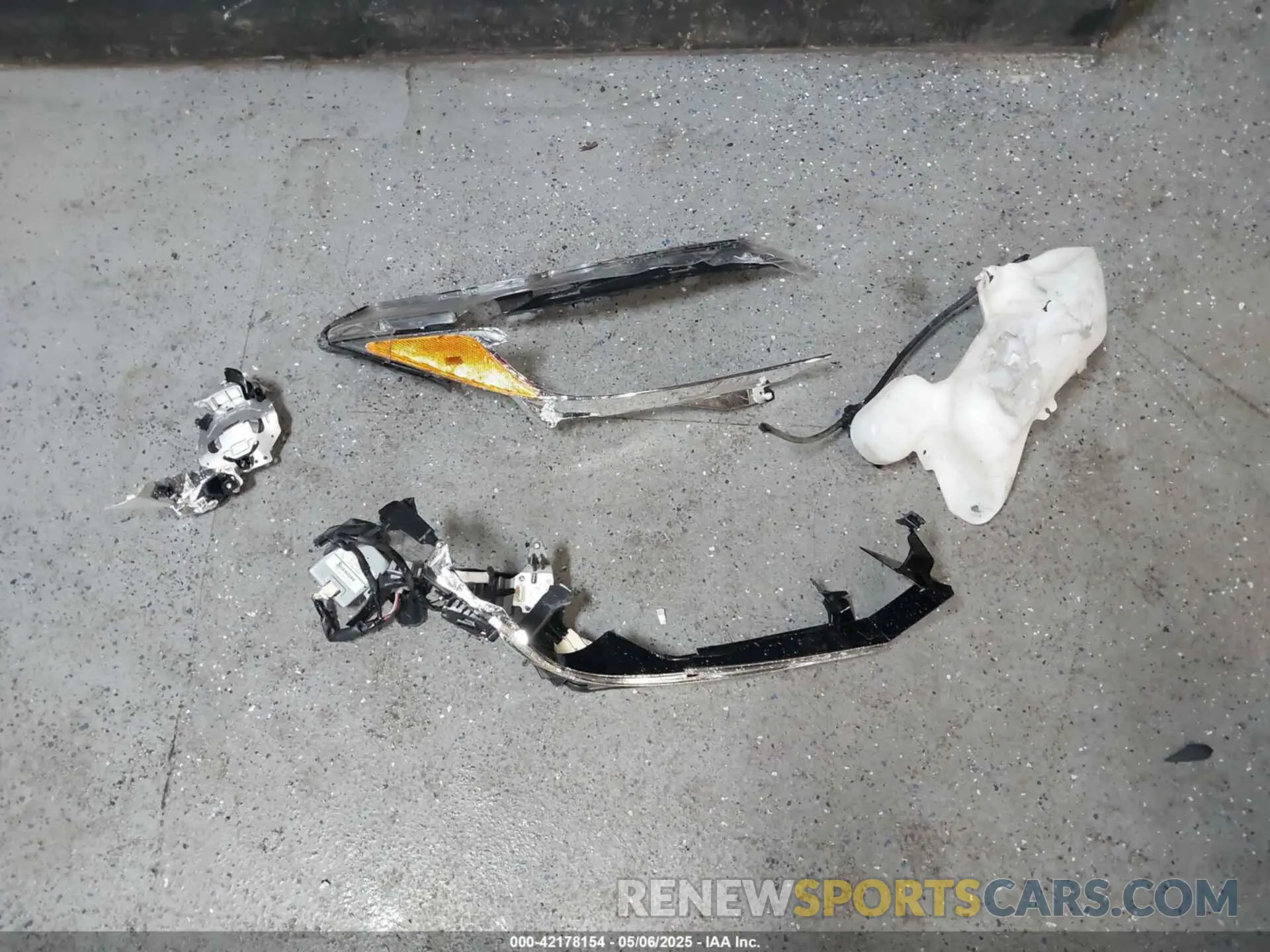 12 Photograph of a damaged car 3CZRU6H10KM736328 HONDA HR-V 2019