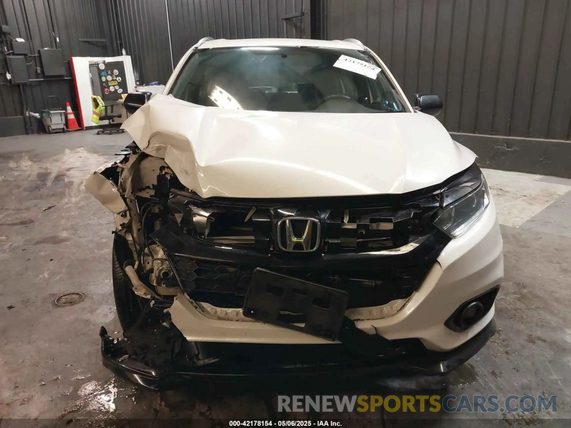 13 Photograph of a damaged car 3CZRU6H10KM736328 HONDA HR-V 2019
