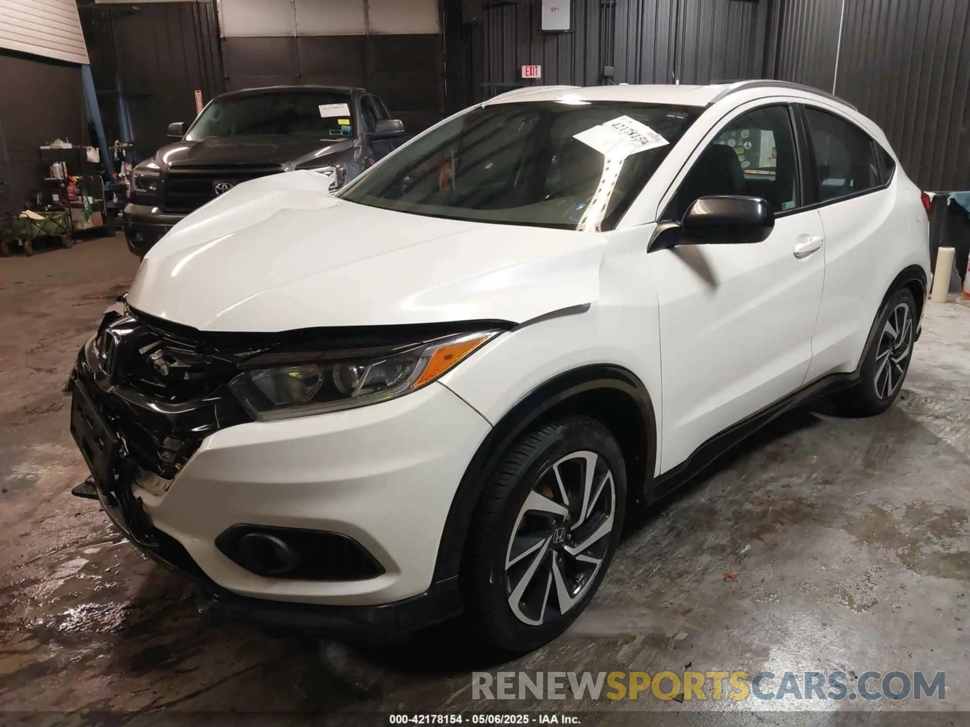 2 Photograph of a damaged car 3CZRU6H10KM736328 HONDA HR-V 2019
