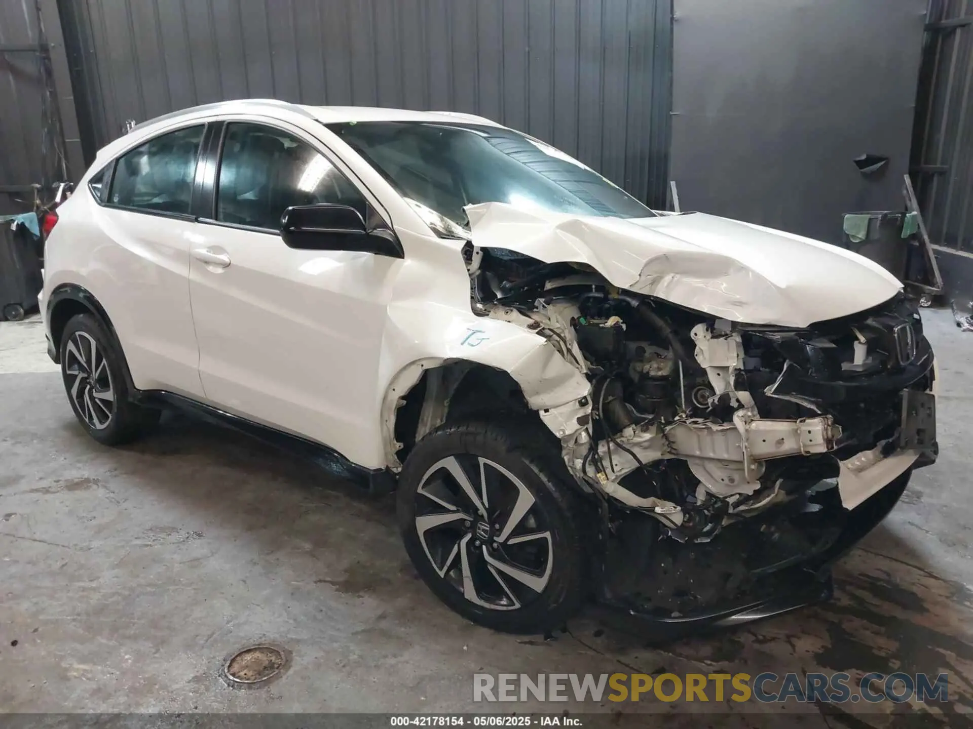 6 Photograph of a damaged car 3CZRU6H10KM736328 HONDA HR-V 2019