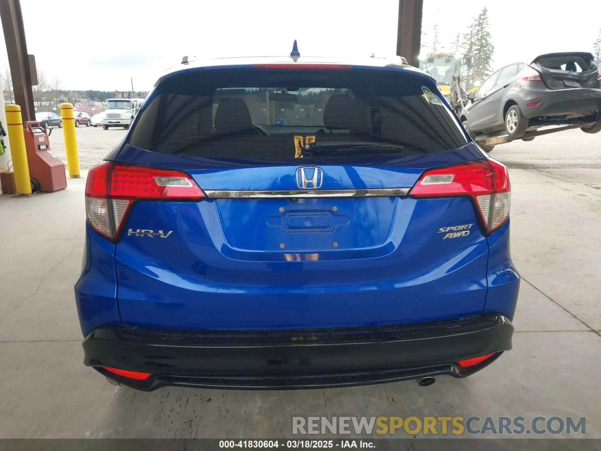 17 Photograph of a damaged car 3CZRU6H11KG723067 HONDA HR-V 2019