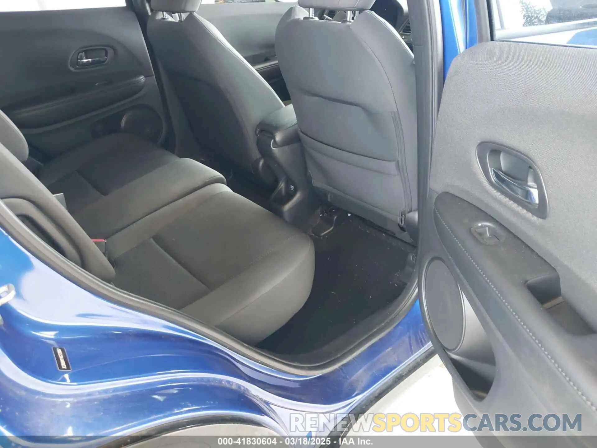 8 Photograph of a damaged car 3CZRU6H11KG723067 HONDA HR-V 2019