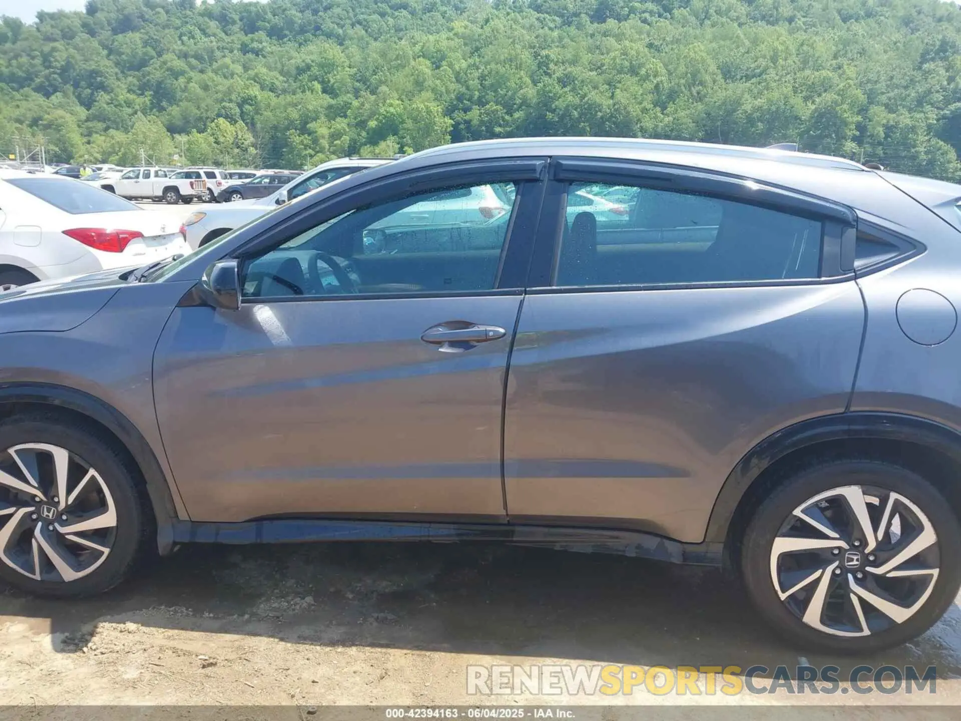 14 Photograph of a damaged car 3CZRU6H12KG702938 HONDA HR-V 2019
