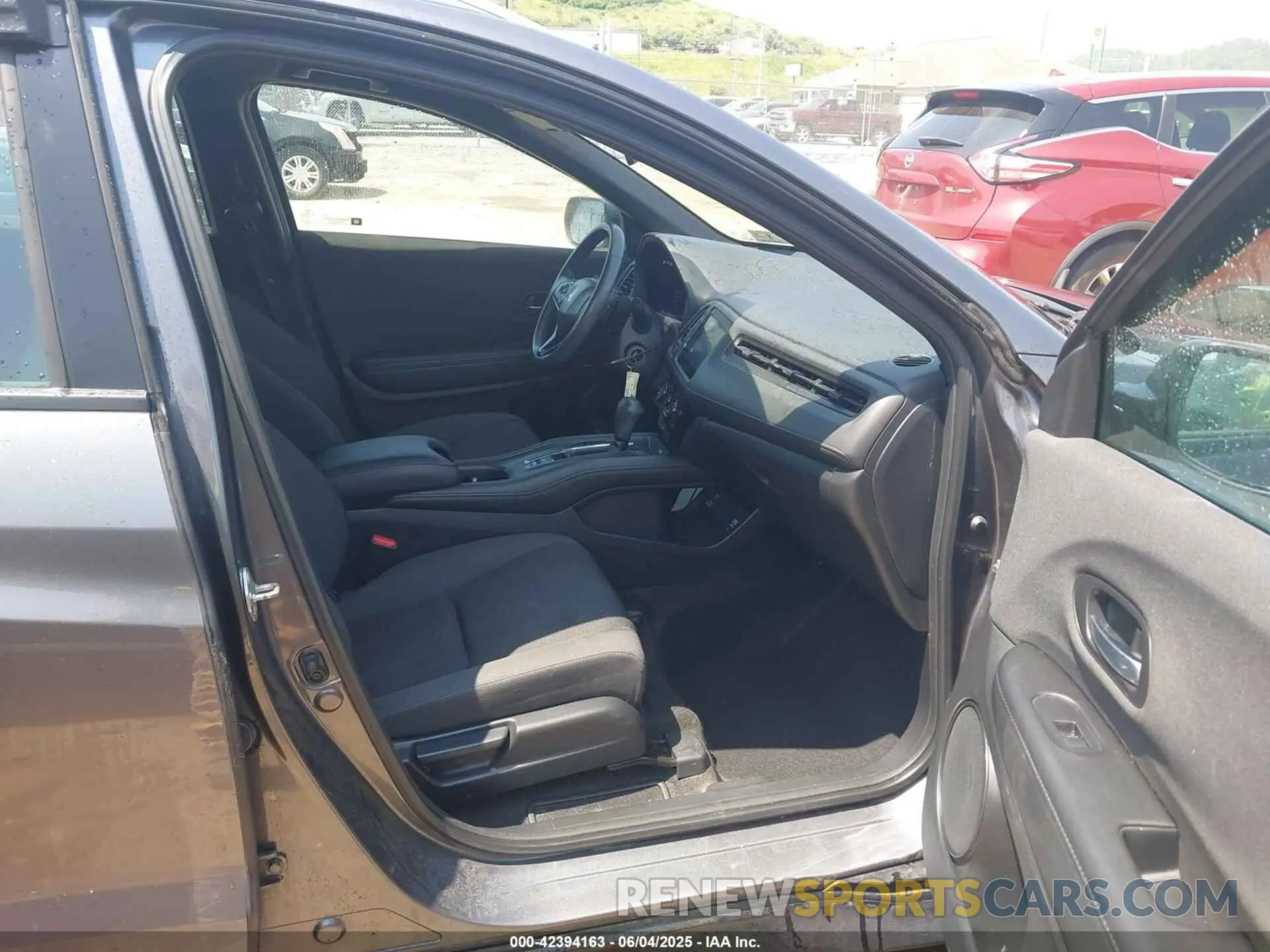 5 Photograph of a damaged car 3CZRU6H12KG702938 HONDA HR-V 2019