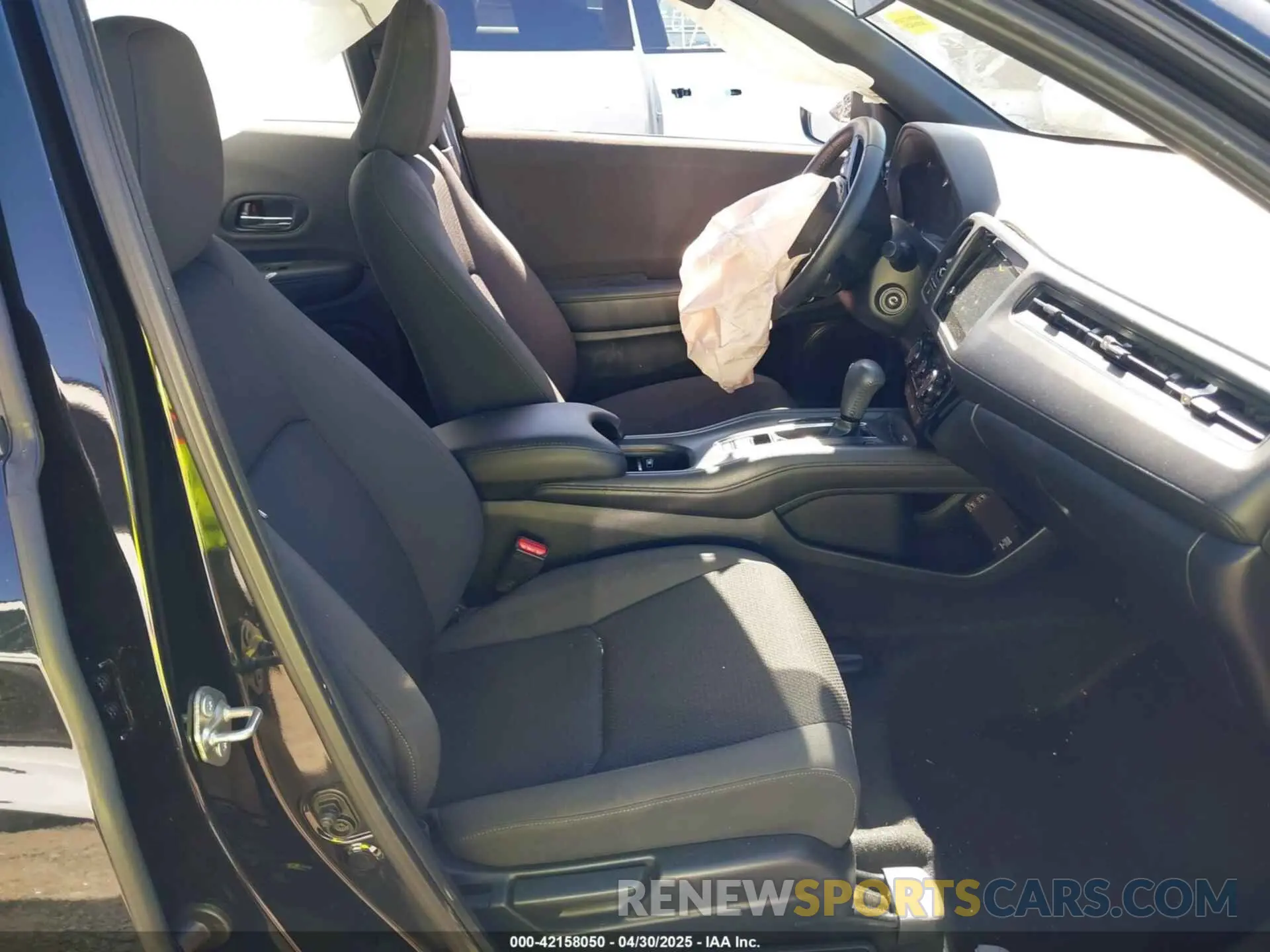 5 Photograph of a damaged car 3CZRU6H12KG734630 HONDA HR-V 2019