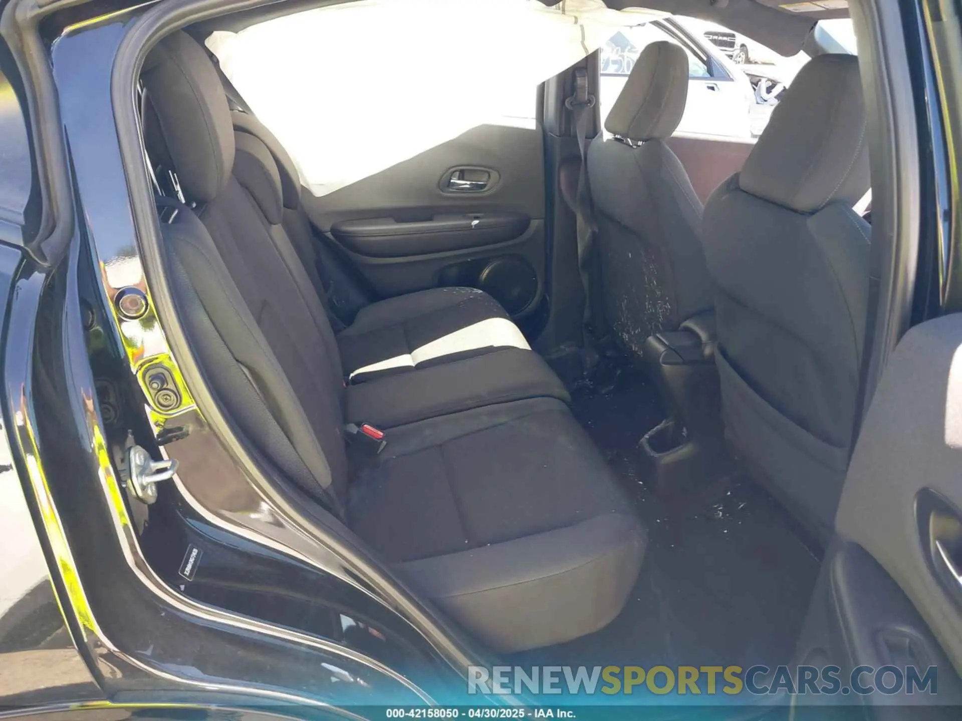 8 Photograph of a damaged car 3CZRU6H12KG734630 HONDA HR-V 2019