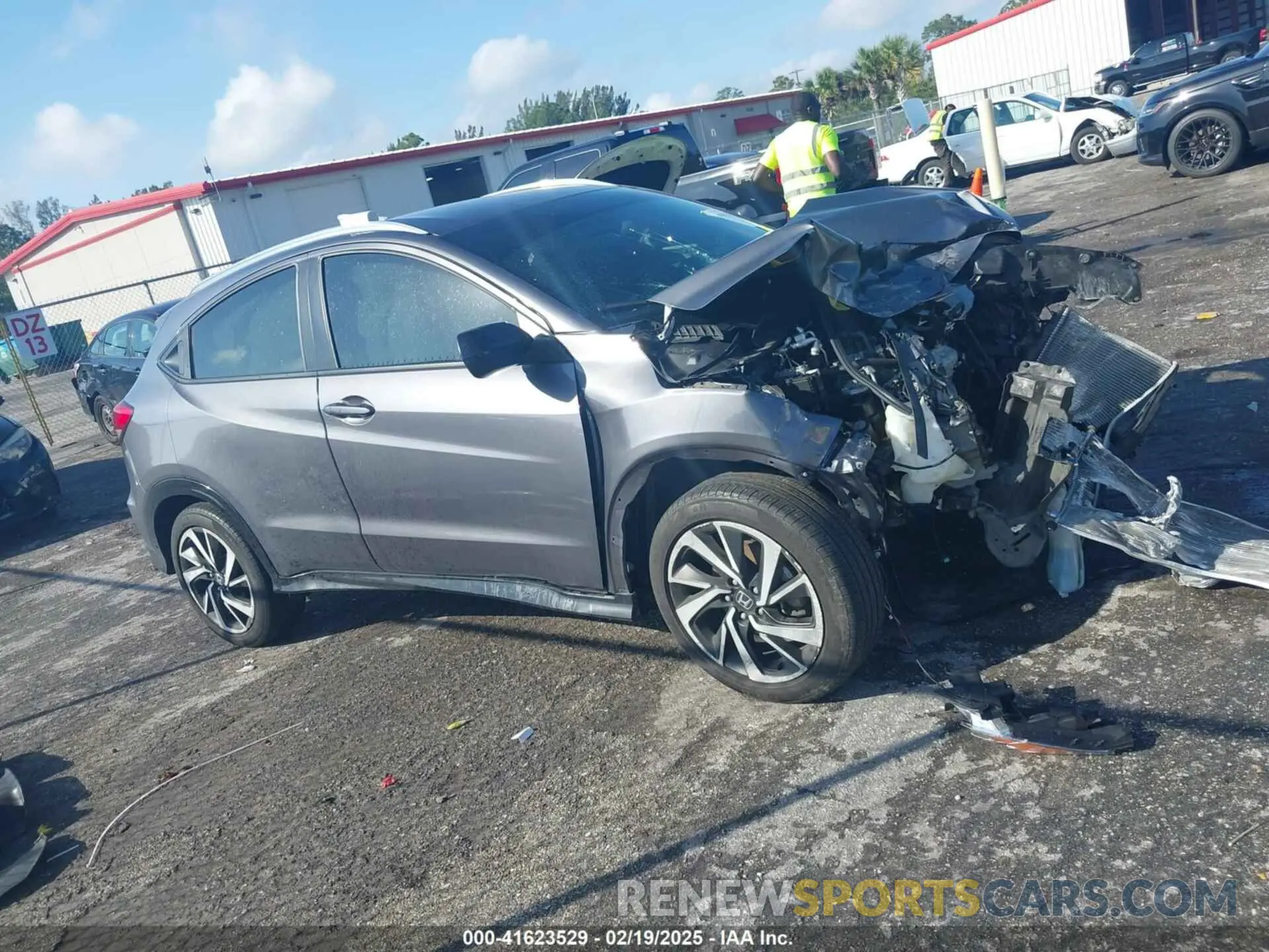 13 Photograph of a damaged car 3CZRU6H12KM736685 HONDA HR-V 2019