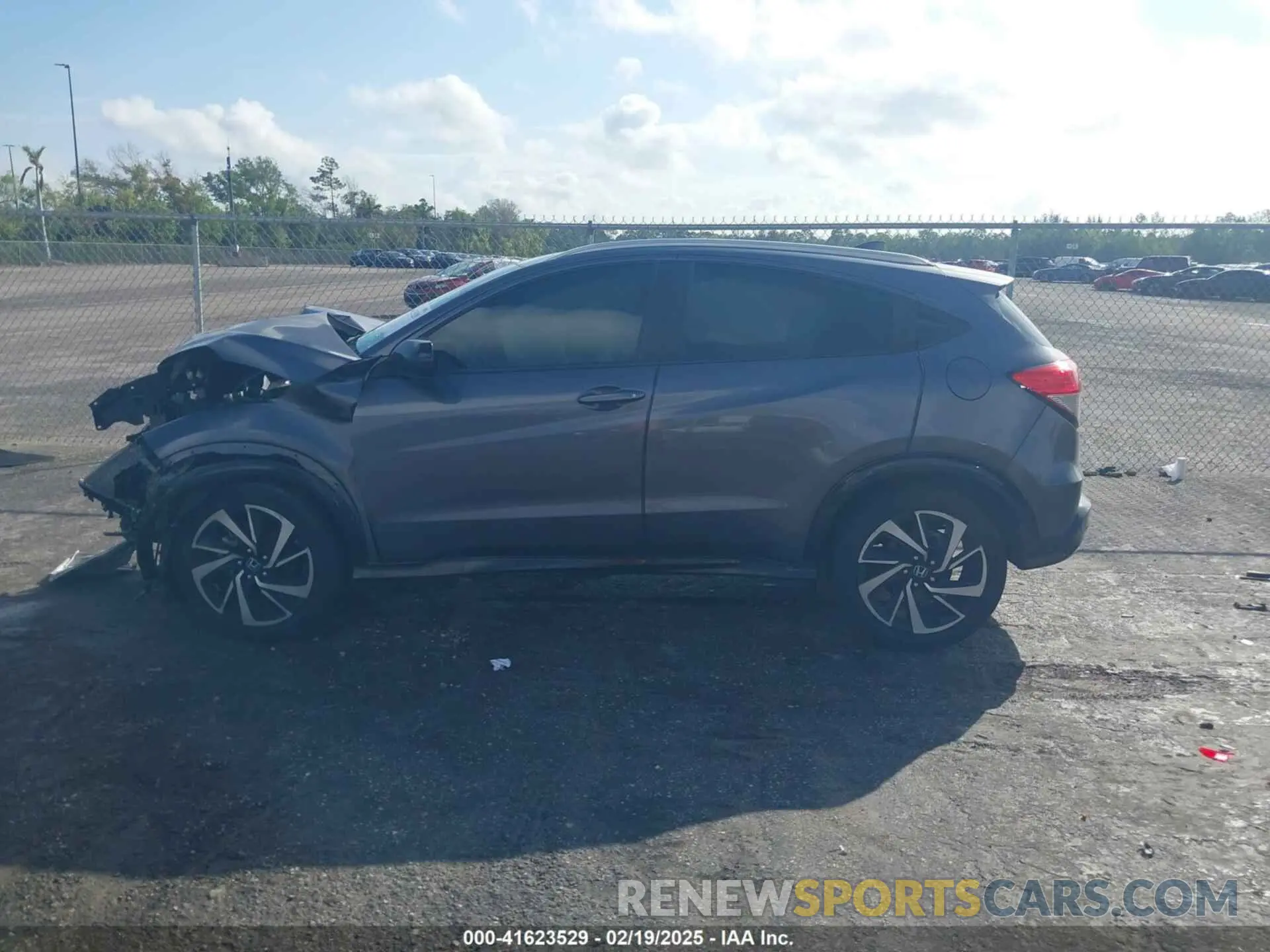 14 Photograph of a damaged car 3CZRU6H12KM736685 HONDA HR-V 2019