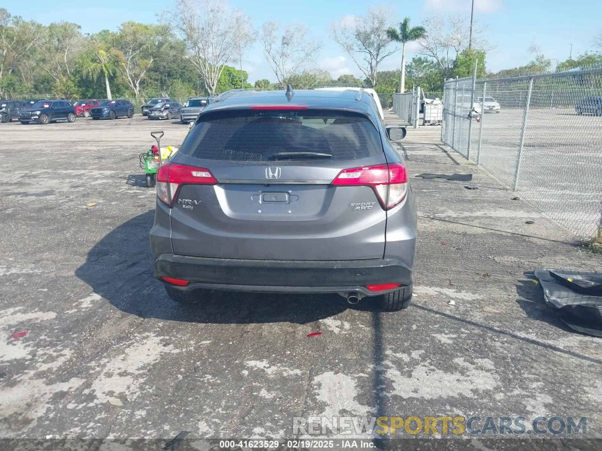 16 Photograph of a damaged car 3CZRU6H12KM736685 HONDA HR-V 2019