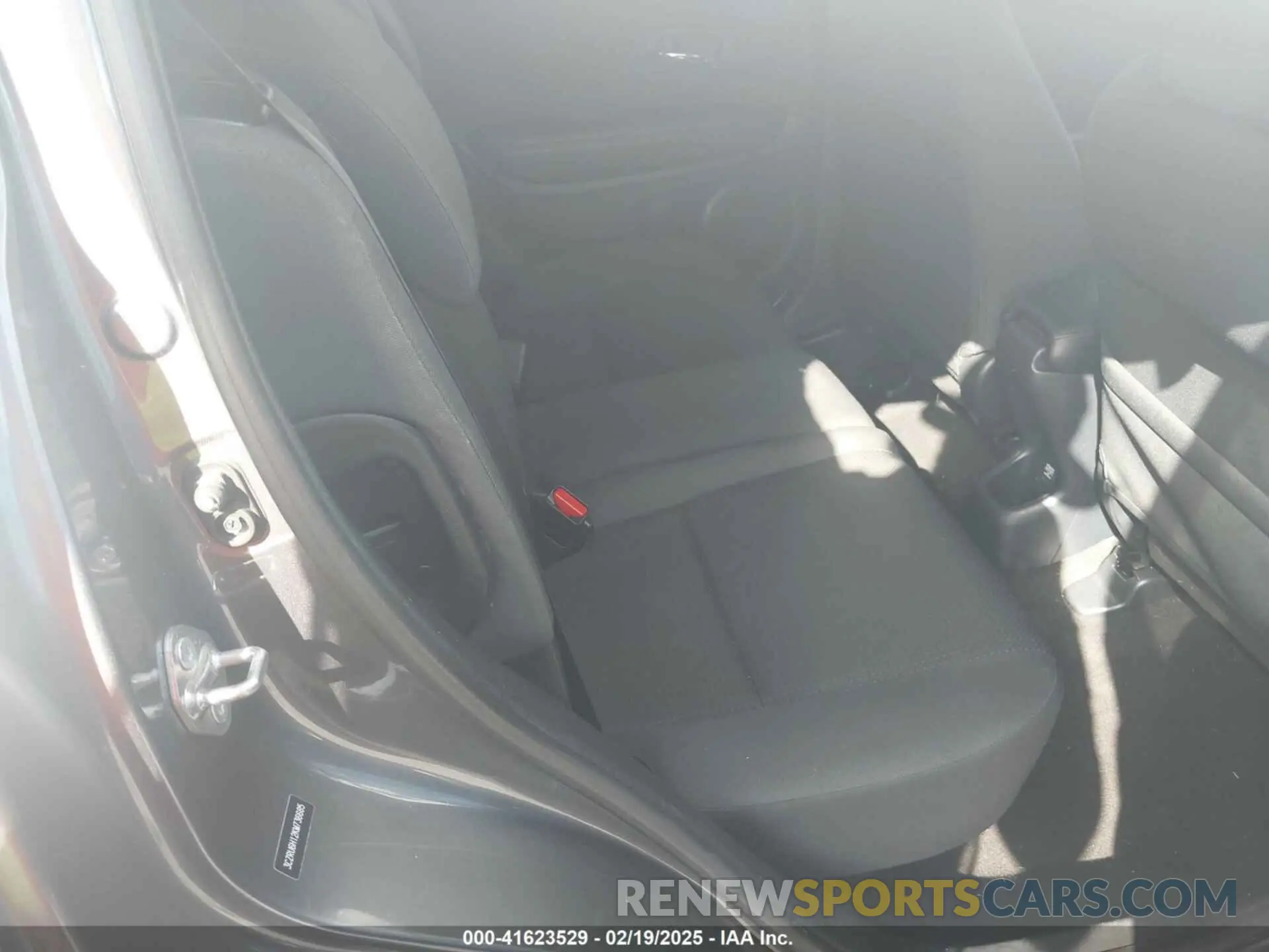 8 Photograph of a damaged car 3CZRU6H12KM736685 HONDA HR-V 2019