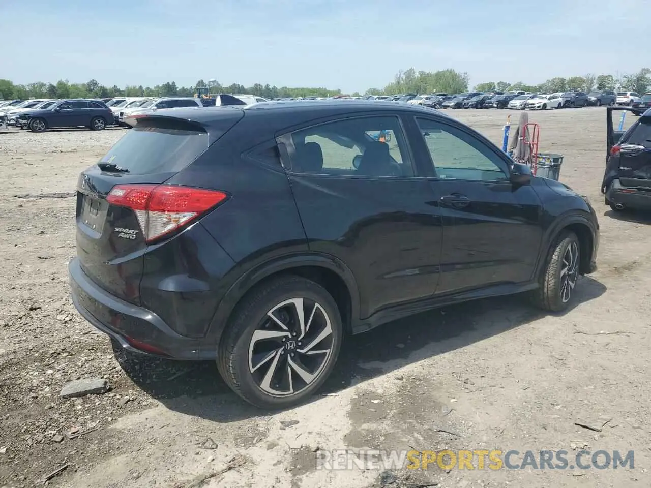3 Photograph of a damaged car 3CZRU6H13KG700535 HONDA HR-V 2019