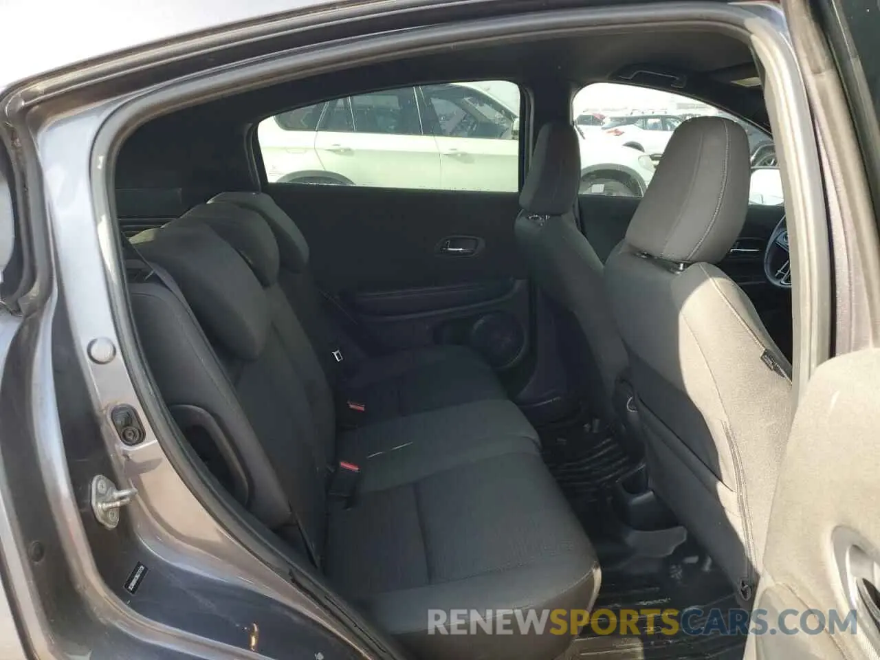 10 Photograph of a damaged car 3CZRU6H13KG717738 HONDA HR-V 2019