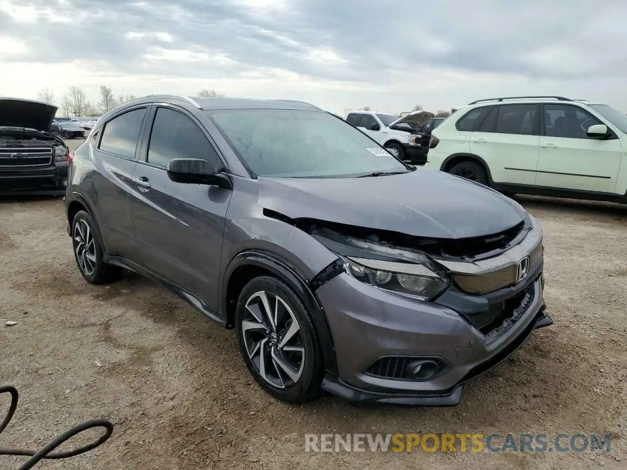 4 Photograph of a damaged car 3CZRU6H13KG717738 HONDA HR-V 2019