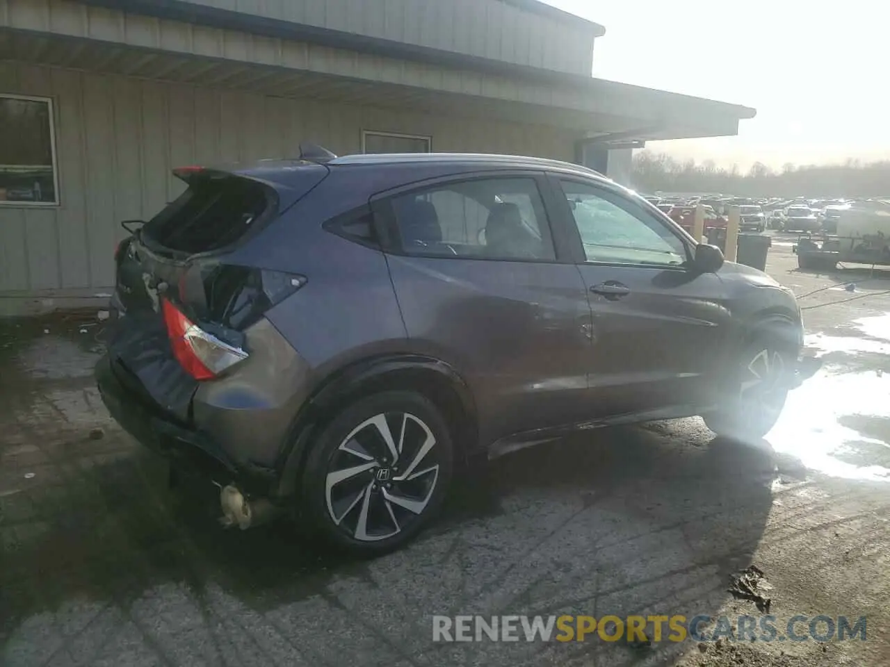 3 Photograph of a damaged car 3CZRU6H13KG723457 HONDA HR-V 2019