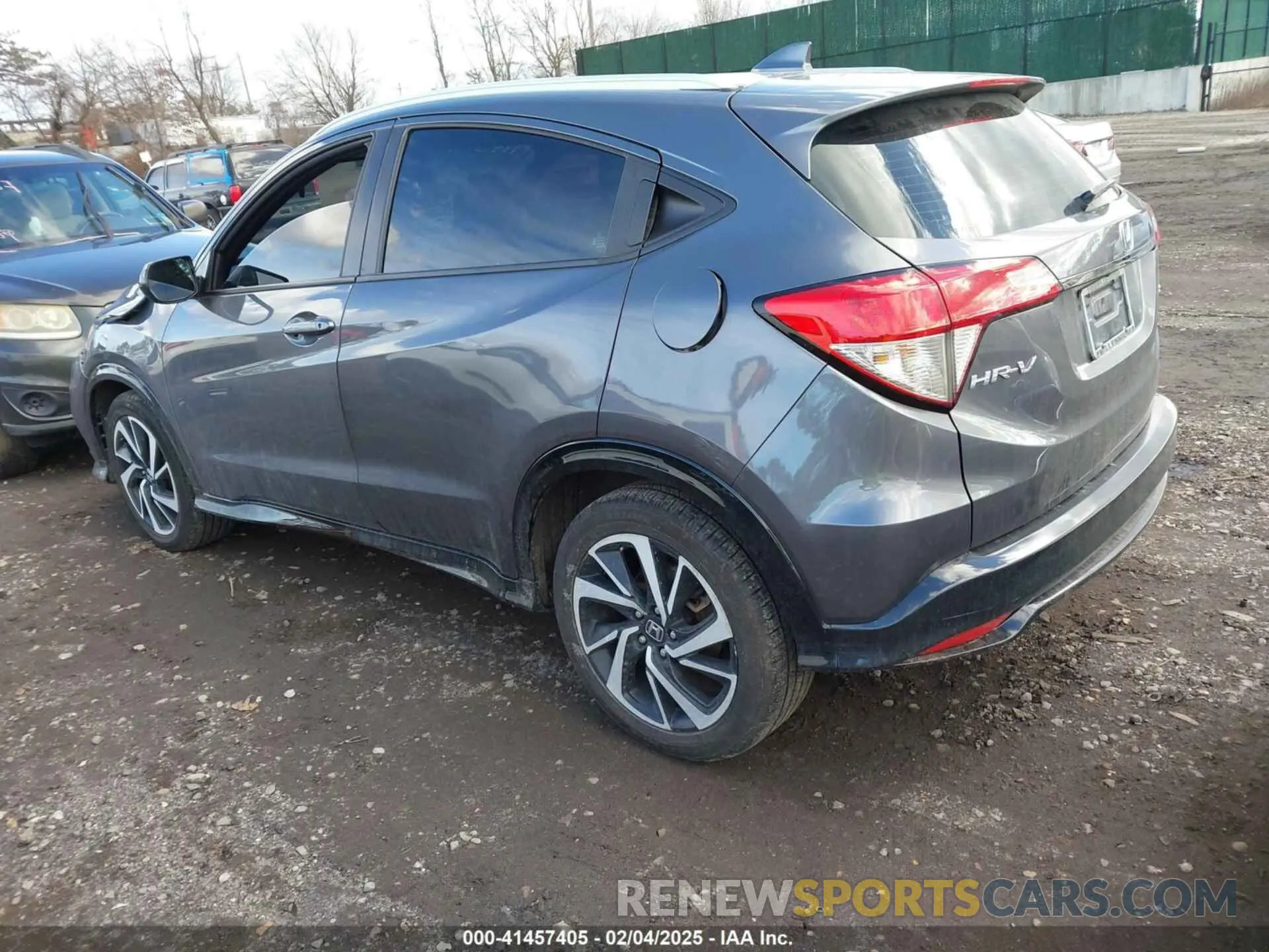 3 Photograph of a damaged car 3CZRU6H13KG733602 HONDA HR-V 2019