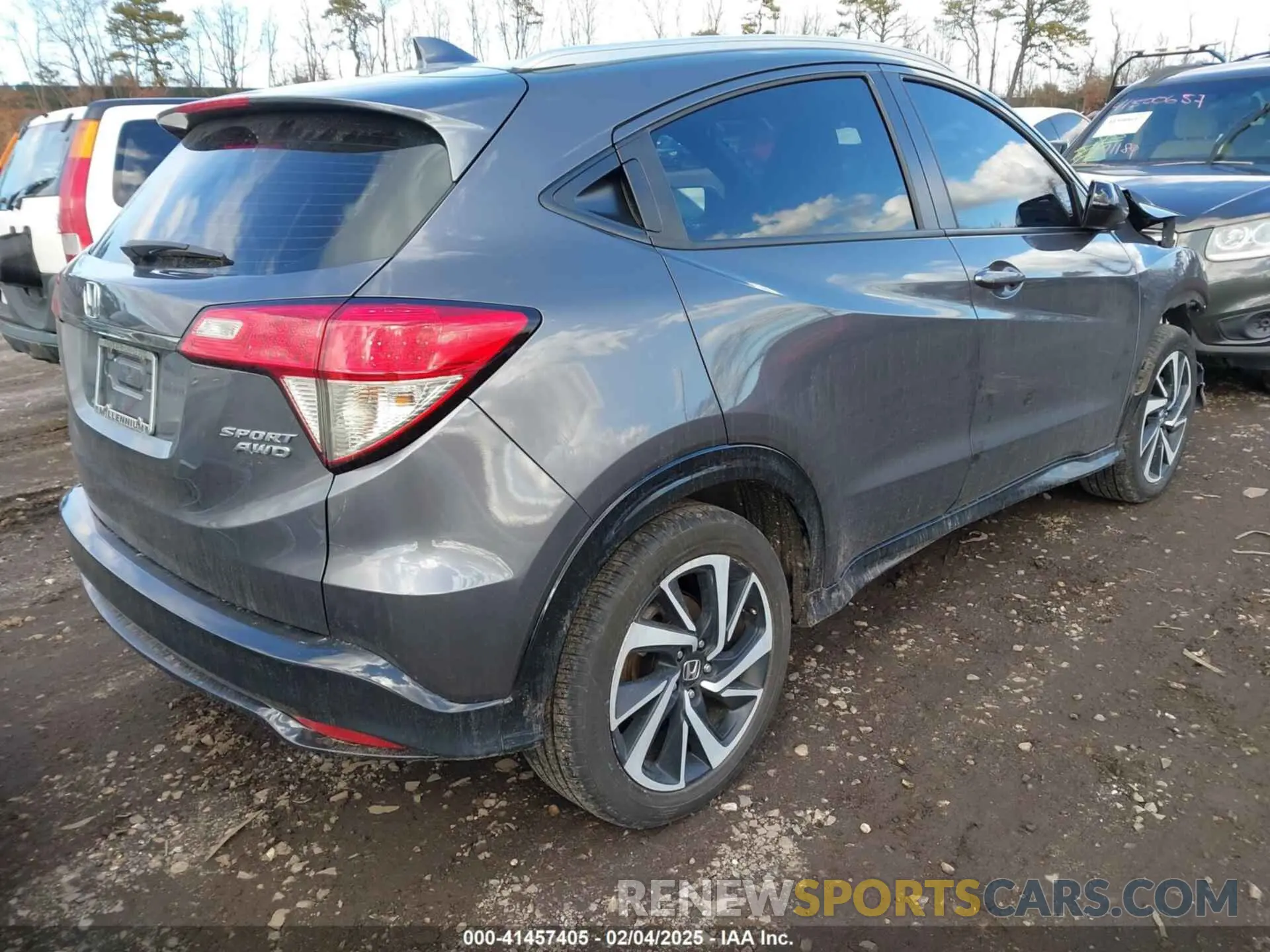 4 Photograph of a damaged car 3CZRU6H13KG733602 HONDA HR-V 2019