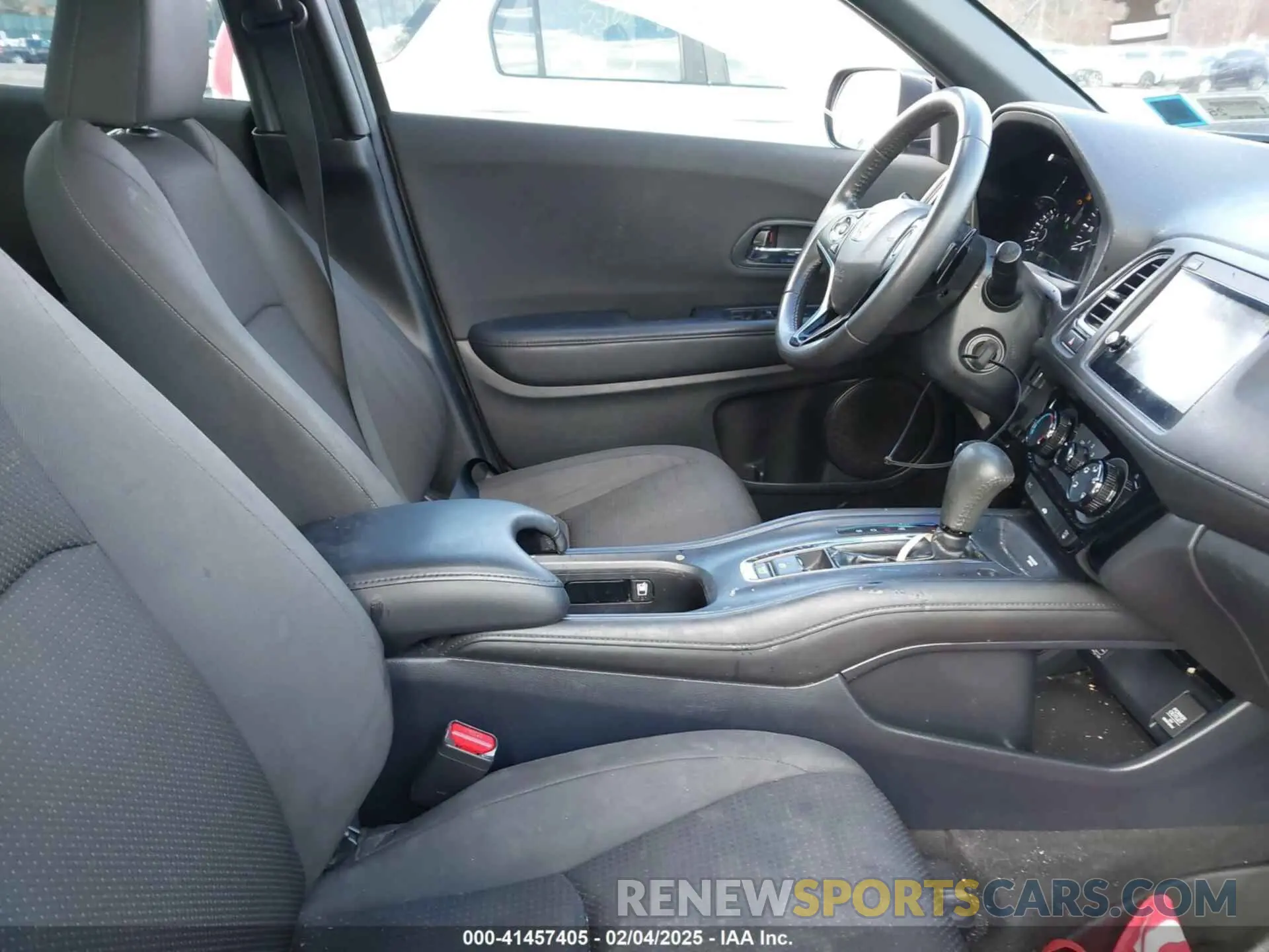 5 Photograph of a damaged car 3CZRU6H13KG733602 HONDA HR-V 2019