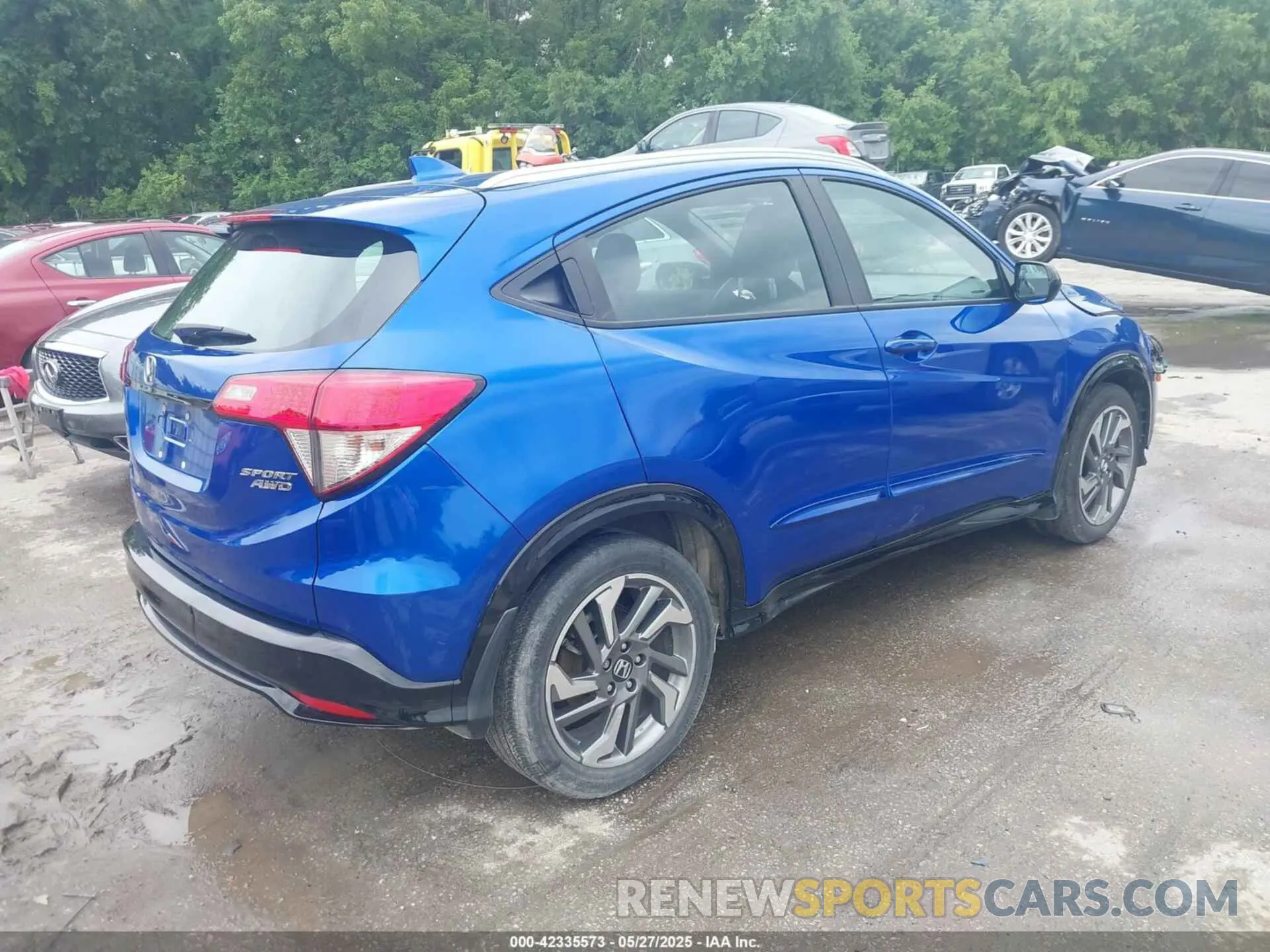 4 Photograph of a damaged car 3CZRU6H14KG701144 HONDA HR-V 2019