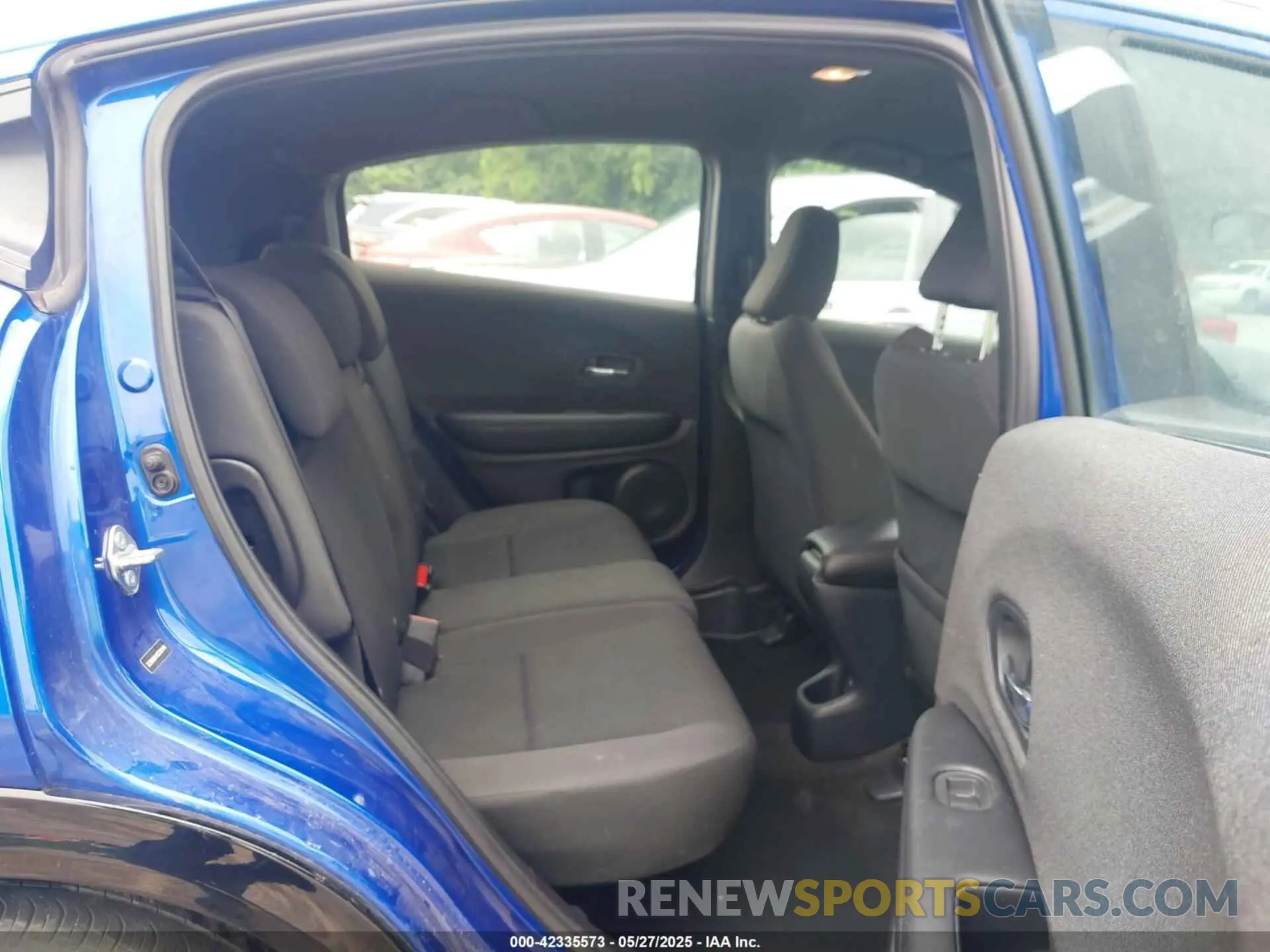 8 Photograph of a damaged car 3CZRU6H14KG701144 HONDA HR-V 2019