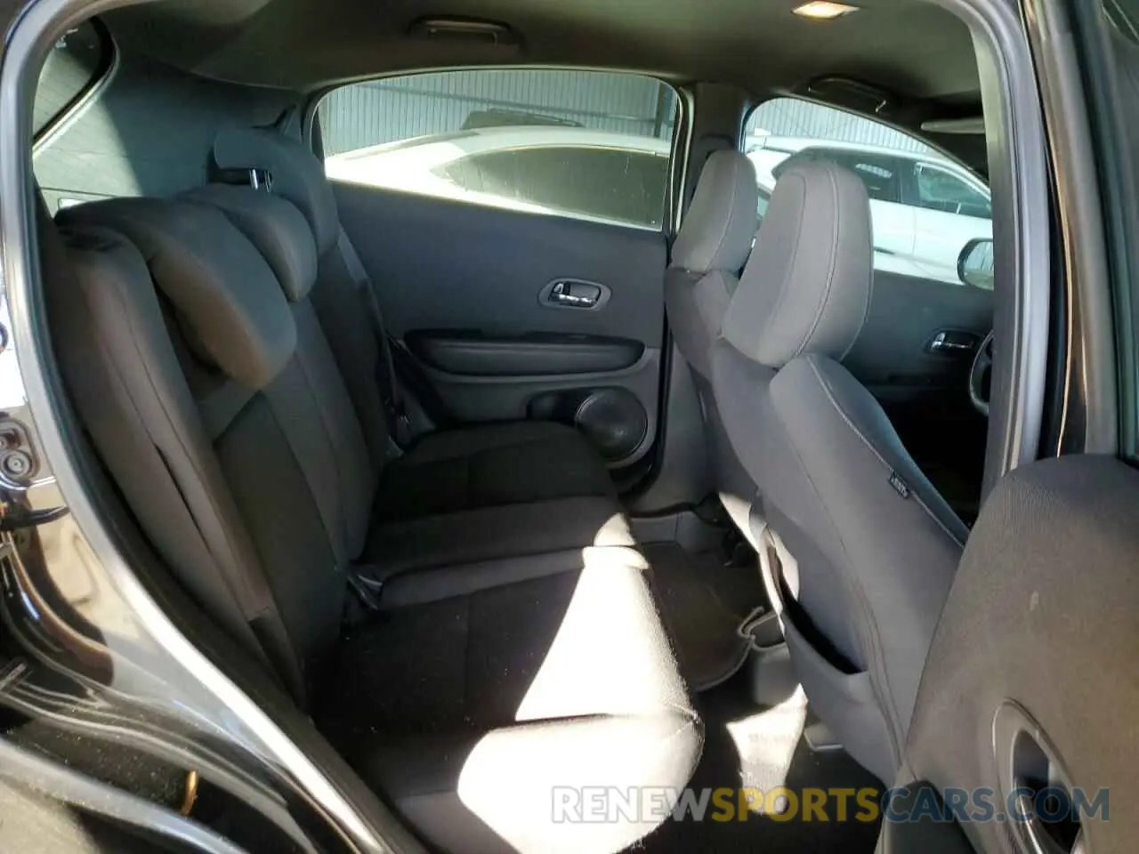11 Photograph of a damaged car 3CZRU6H14KG707803 HONDA HR-V 2019