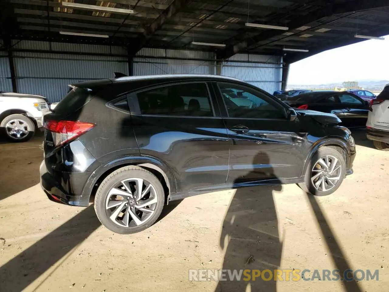 3 Photograph of a damaged car 3CZRU6H14KG707803 HONDA HR-V 2019
