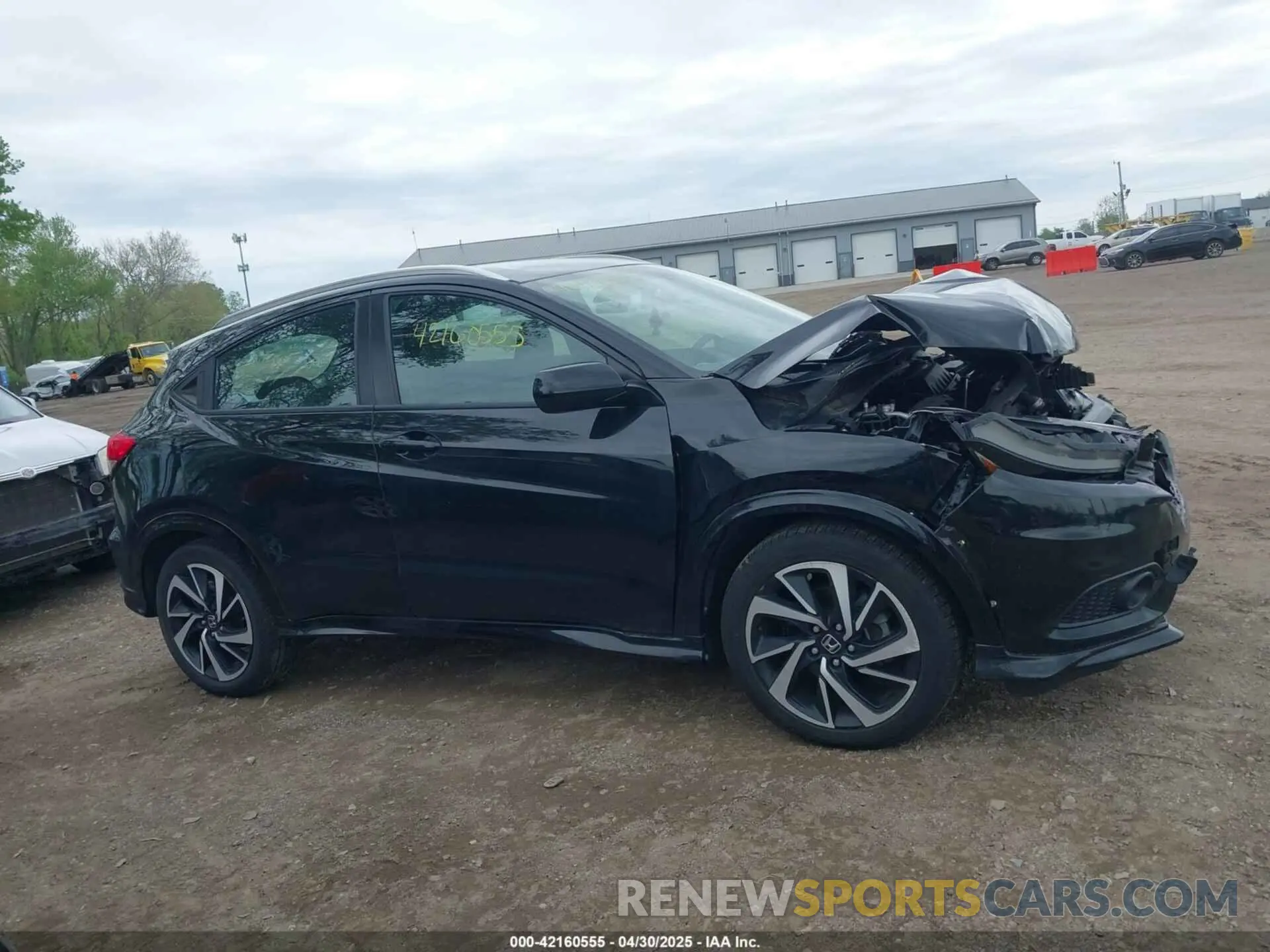 13 Photograph of a damaged car 3CZRU6H14KG732314 HONDA HR-V 2019