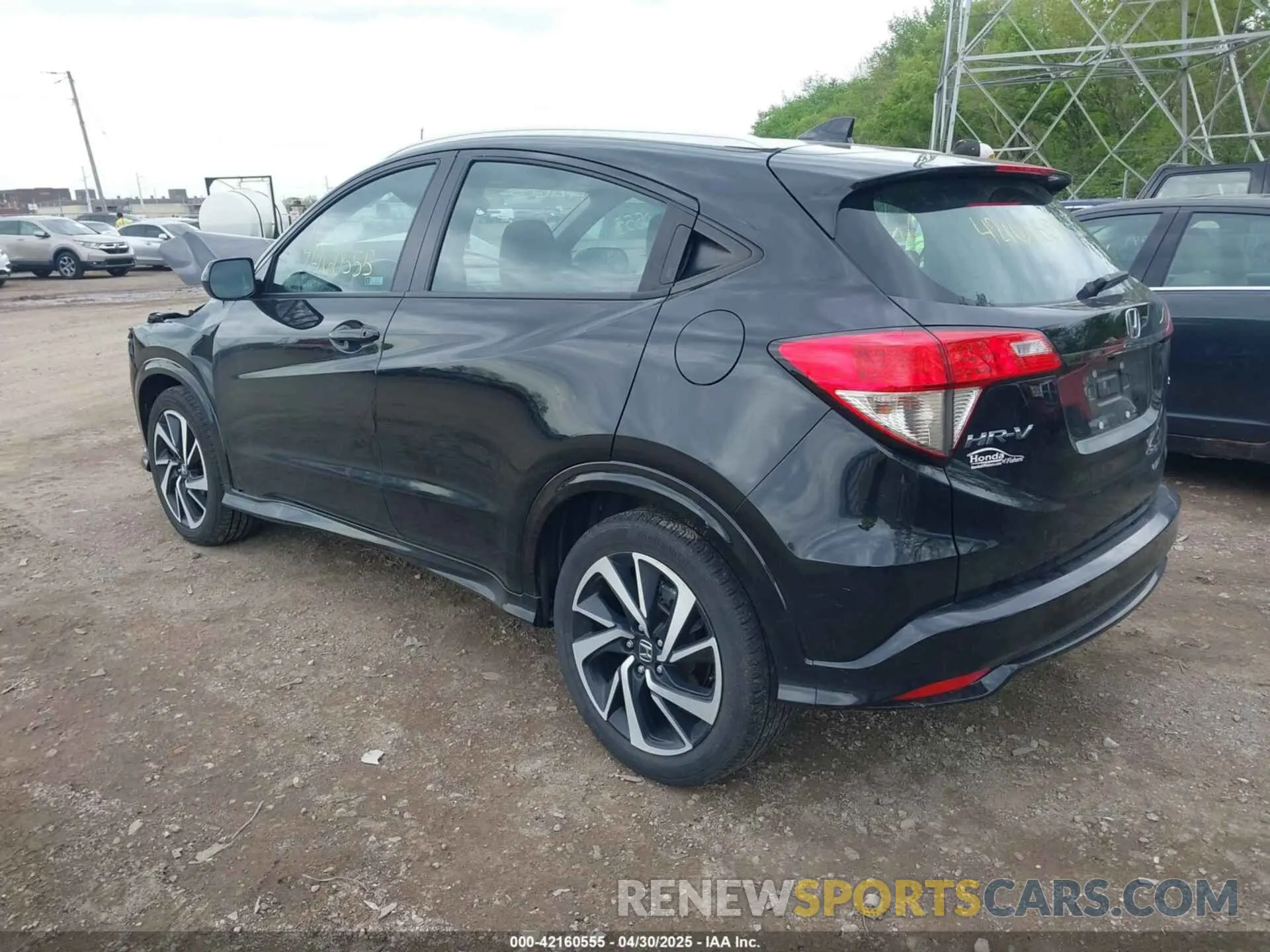 3 Photograph of a damaged car 3CZRU6H14KG732314 HONDA HR-V 2019