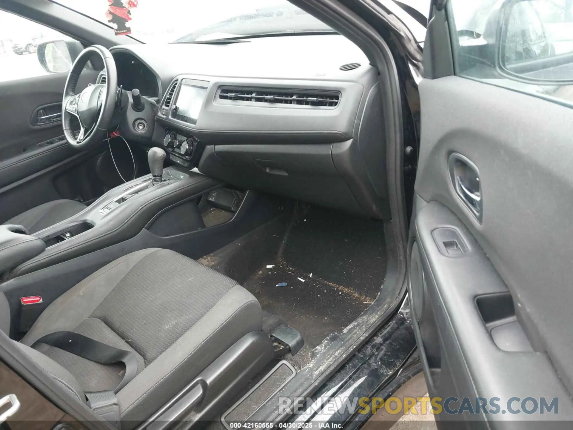 5 Photograph of a damaged car 3CZRU6H14KG732314 HONDA HR-V 2019